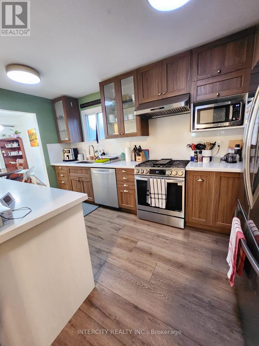 63 Bronte Crescent, Barrie (Letitia Heights), Ontario  L4N 5B8 - Photo 6 - S12604514