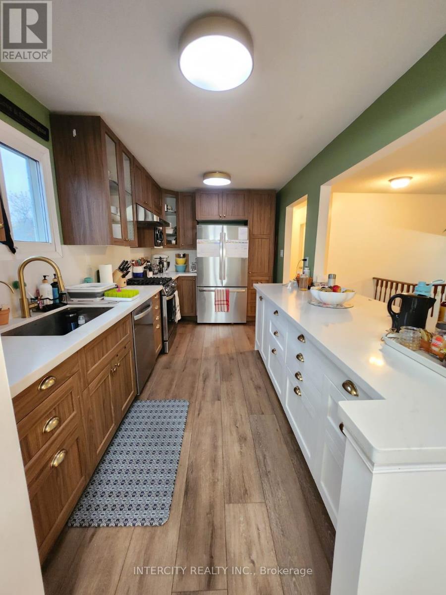 63 Bronte Crescent, Barrie (Letitia Heights), Ontario  L4N 5B8 - Photo 7 - S12604514