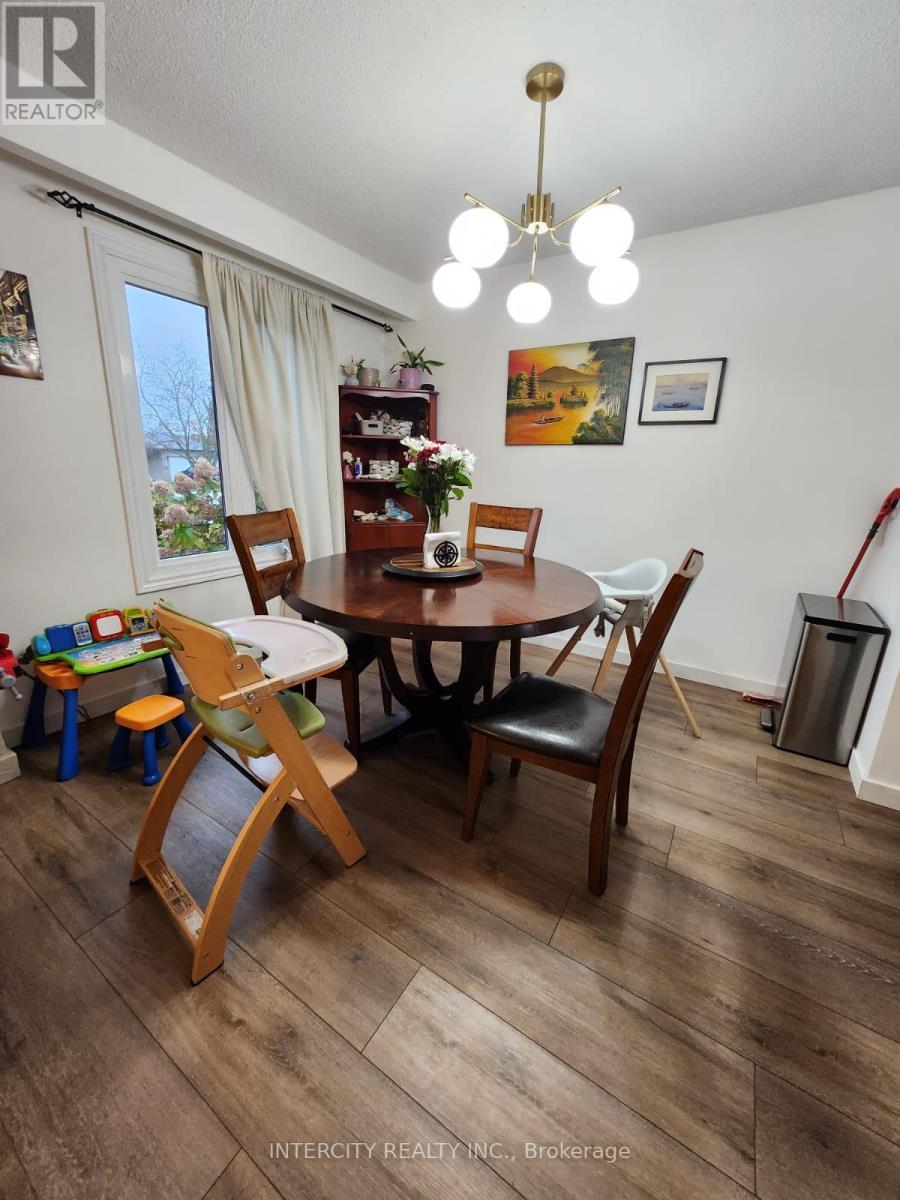 63 Bronte Crescent, Barrie (Letitia Heights), Ontario  L4N 5B8 - Photo 8 - S12604514