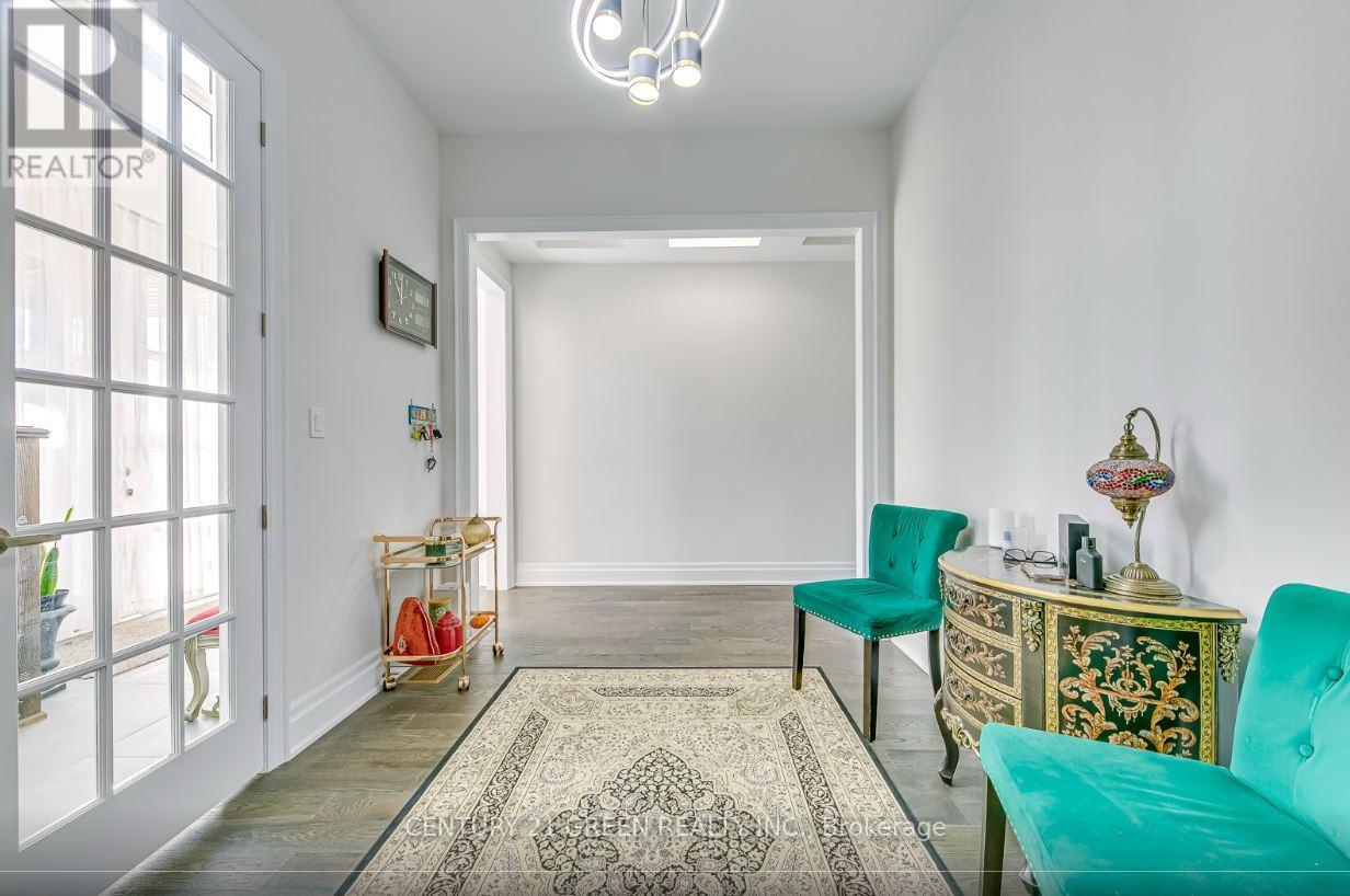 1367 Pelican Passage, Oakville, Ontario  L6H 7Z9 - Photo 4 - W12572956