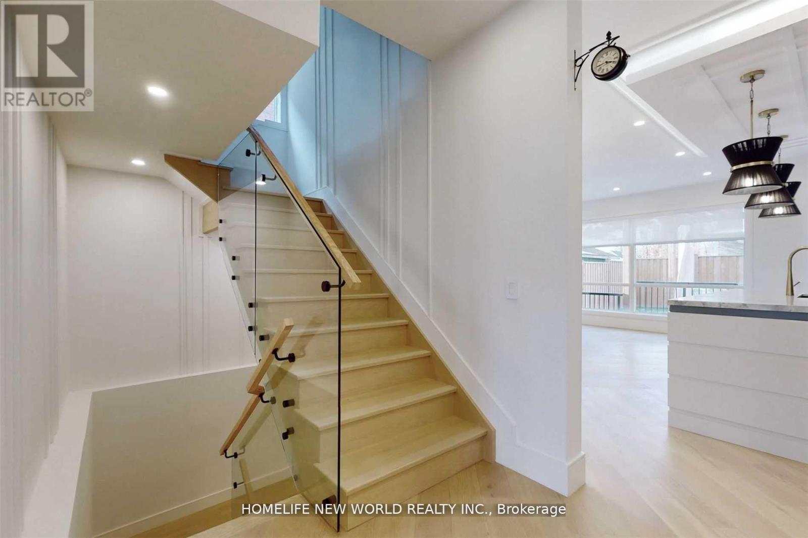 725 Gardner Avenue, Mississauga, Ontario  L5E 1B1 - Photo 11 - W12604316