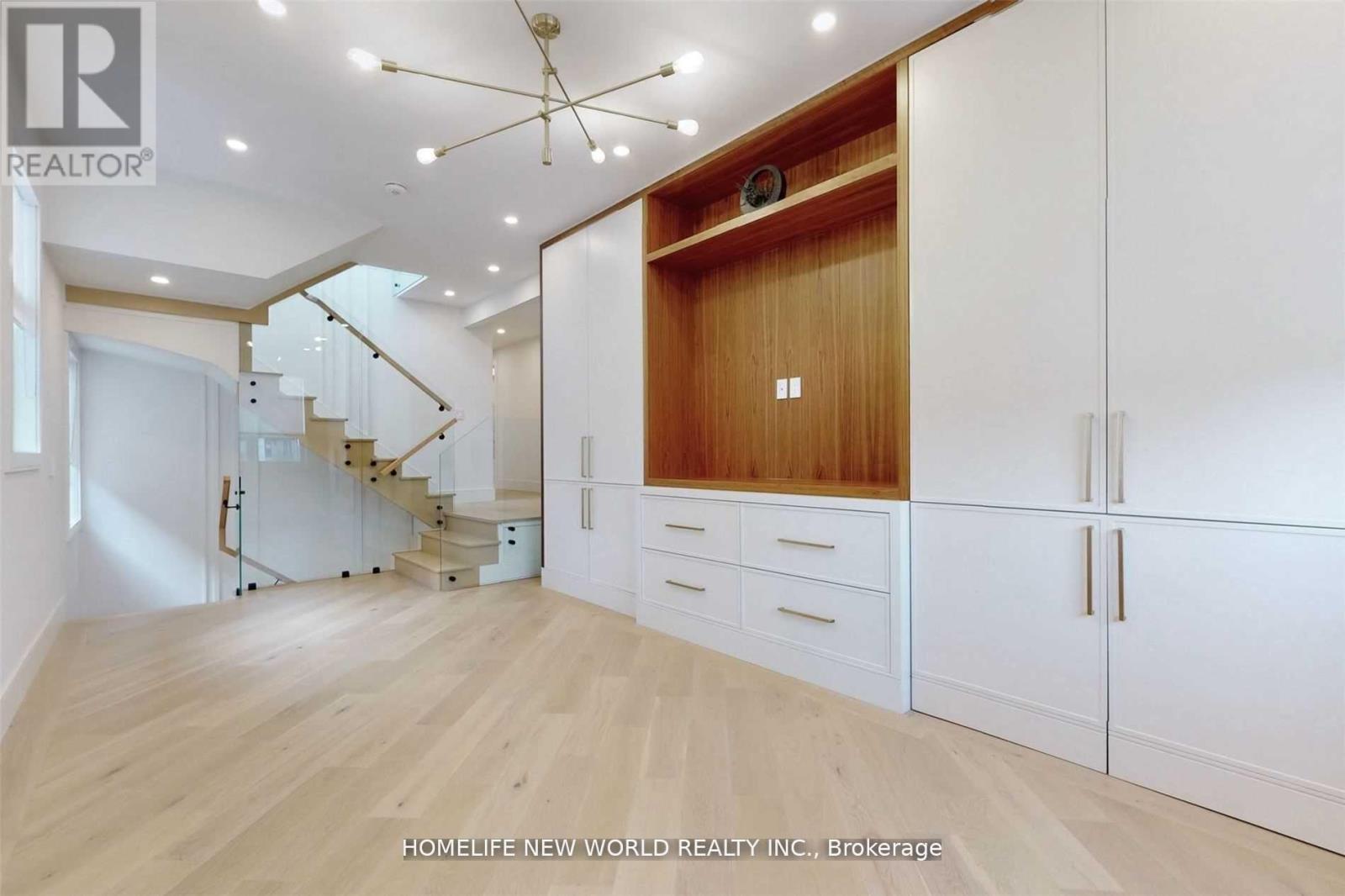 725 Gardner Avenue, Mississauga, Ontario  L5E 1B1 - Photo 12 - W12604316