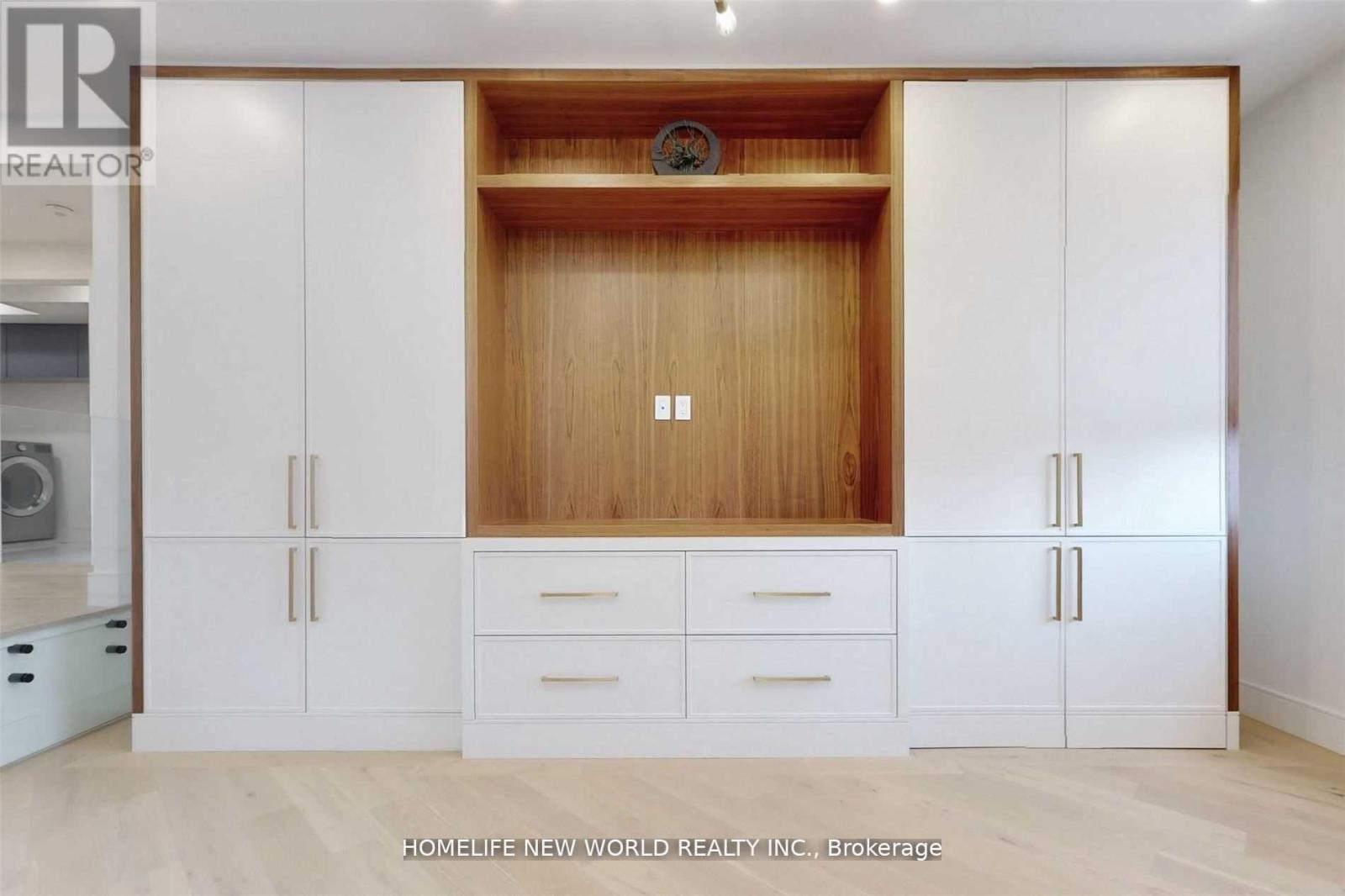 725 Gardner Avenue, Mississauga, Ontario  L5E 1B1 - Photo 13 - W12604316