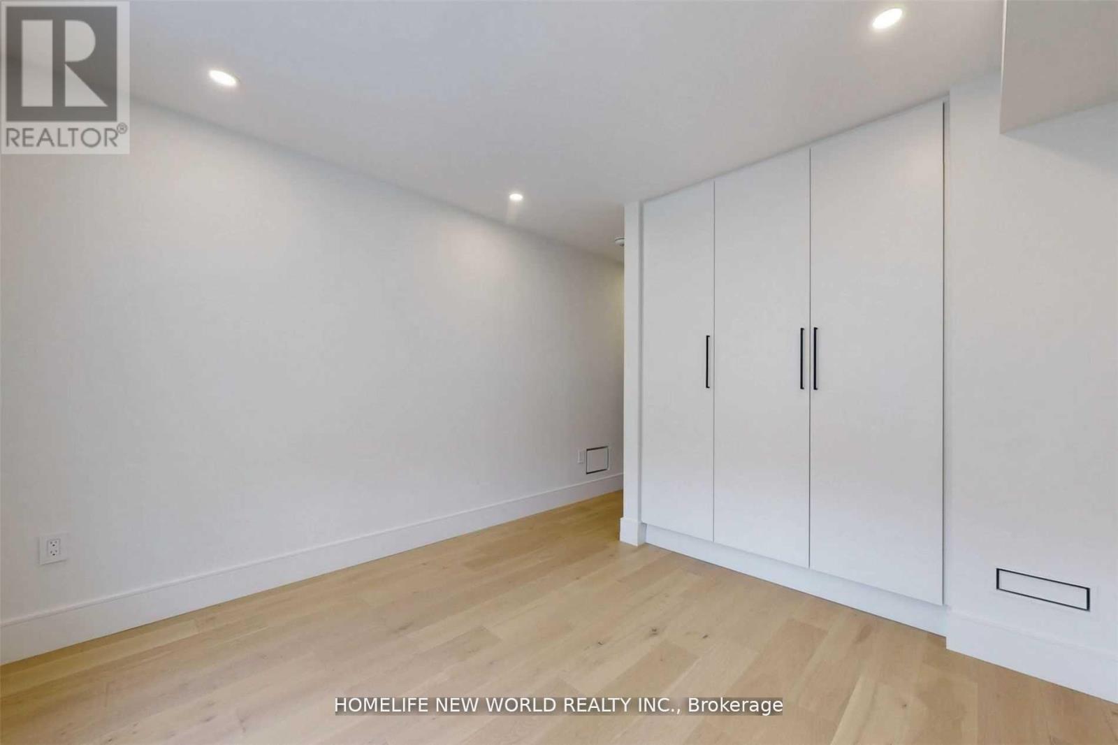 725 Gardner Avenue, Mississauga, Ontario  L5E 1B1 - Photo 15 - W12604316