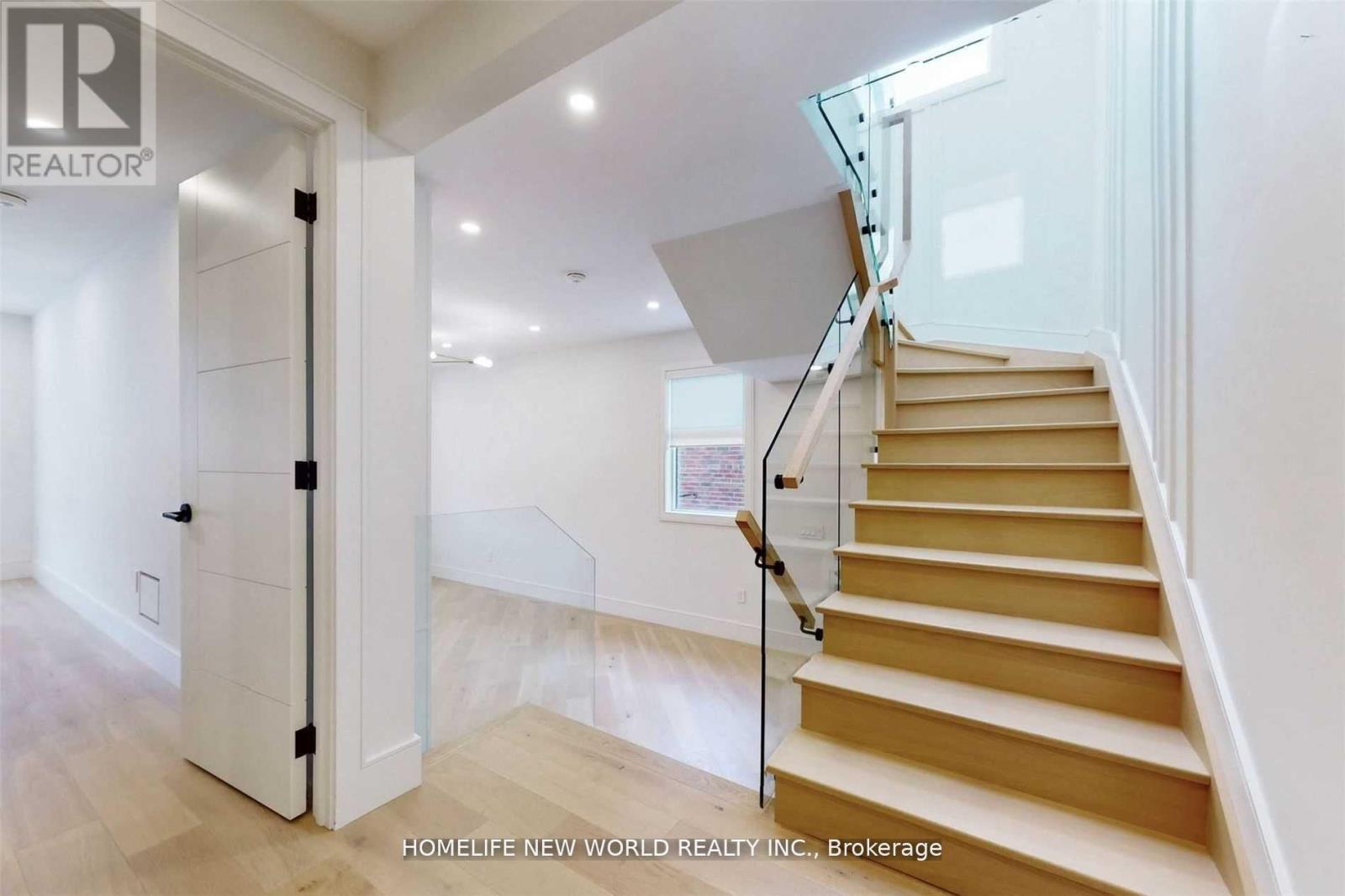 725 Gardner Avenue, Mississauga, Ontario  L5E 1B1 - Photo 19 - W12604316