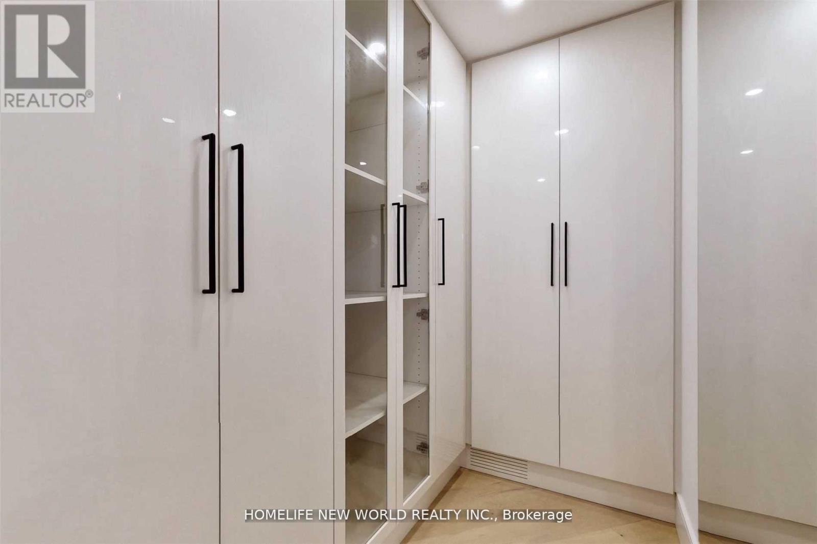 725 Gardner Avenue, Mississauga, Ontario  L5E 1B1 - Photo 26 - W12604316