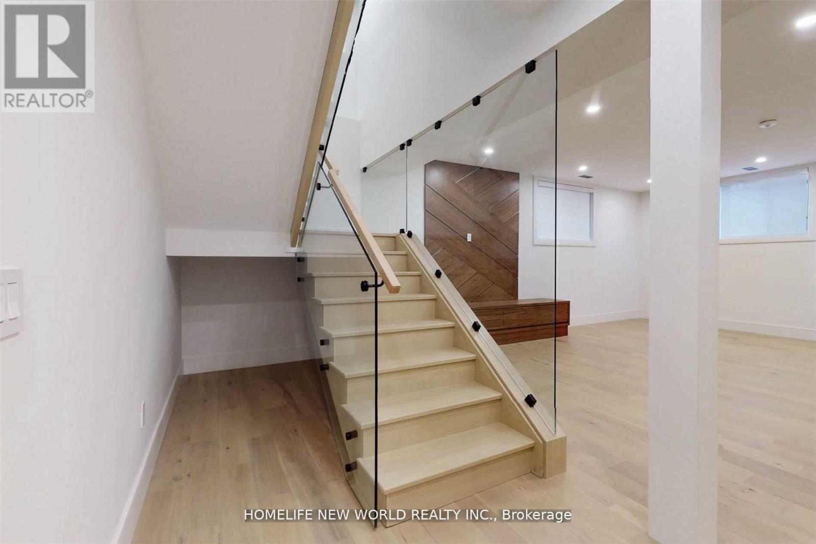 725 Gardner Avenue, Mississauga, Ontario  L5E 1B1 - Photo 27 - W12604316