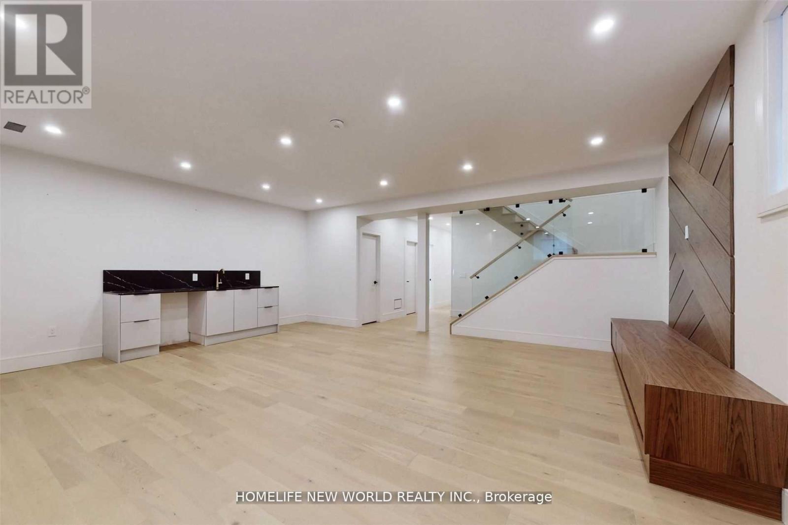 725 Gardner Avenue, Mississauga, Ontario  L5E 1B1 - Photo 28 - W12604316