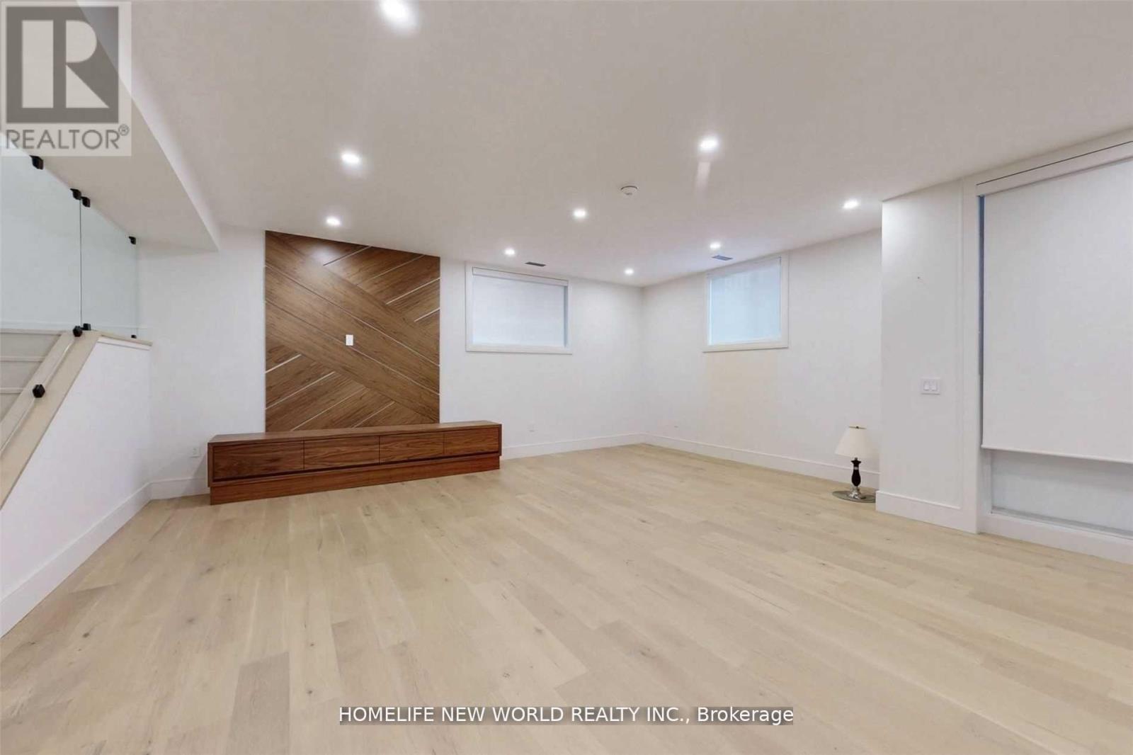 725 Gardner Avenue, Mississauga, Ontario  L5E 1B1 - Photo 29 - W12604316