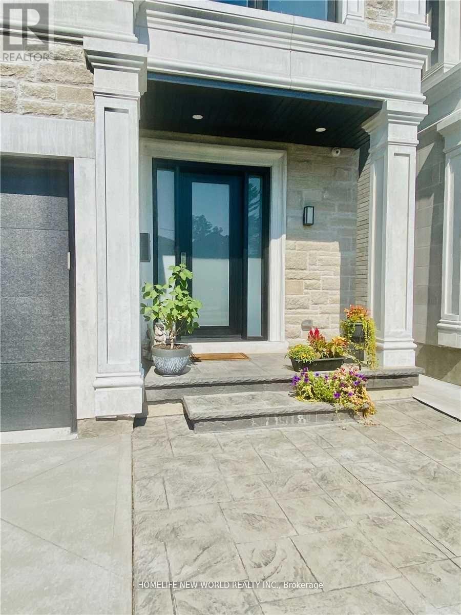 725 Gardner Avenue, Mississauga, Ontario  L5E 1B1 - Photo 3 - W12604316