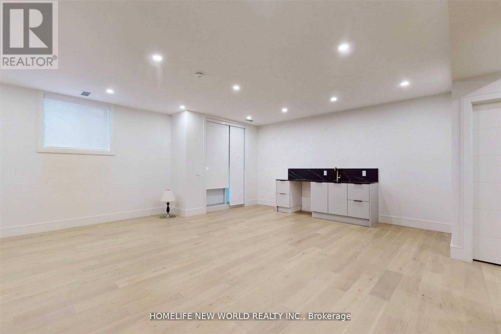 725 Gardner Avenue, Mississauga, Ontario  L5E 1B1 - Photo 30 - W12604316