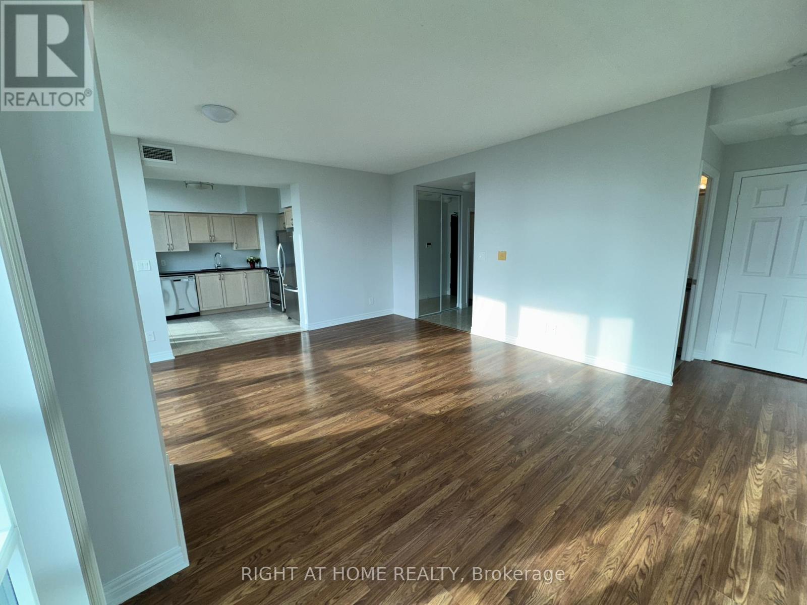 2603 - 208 Enfield Place, Mississauga, Ontario  L5B 0G8 - Photo 10 - W12604340