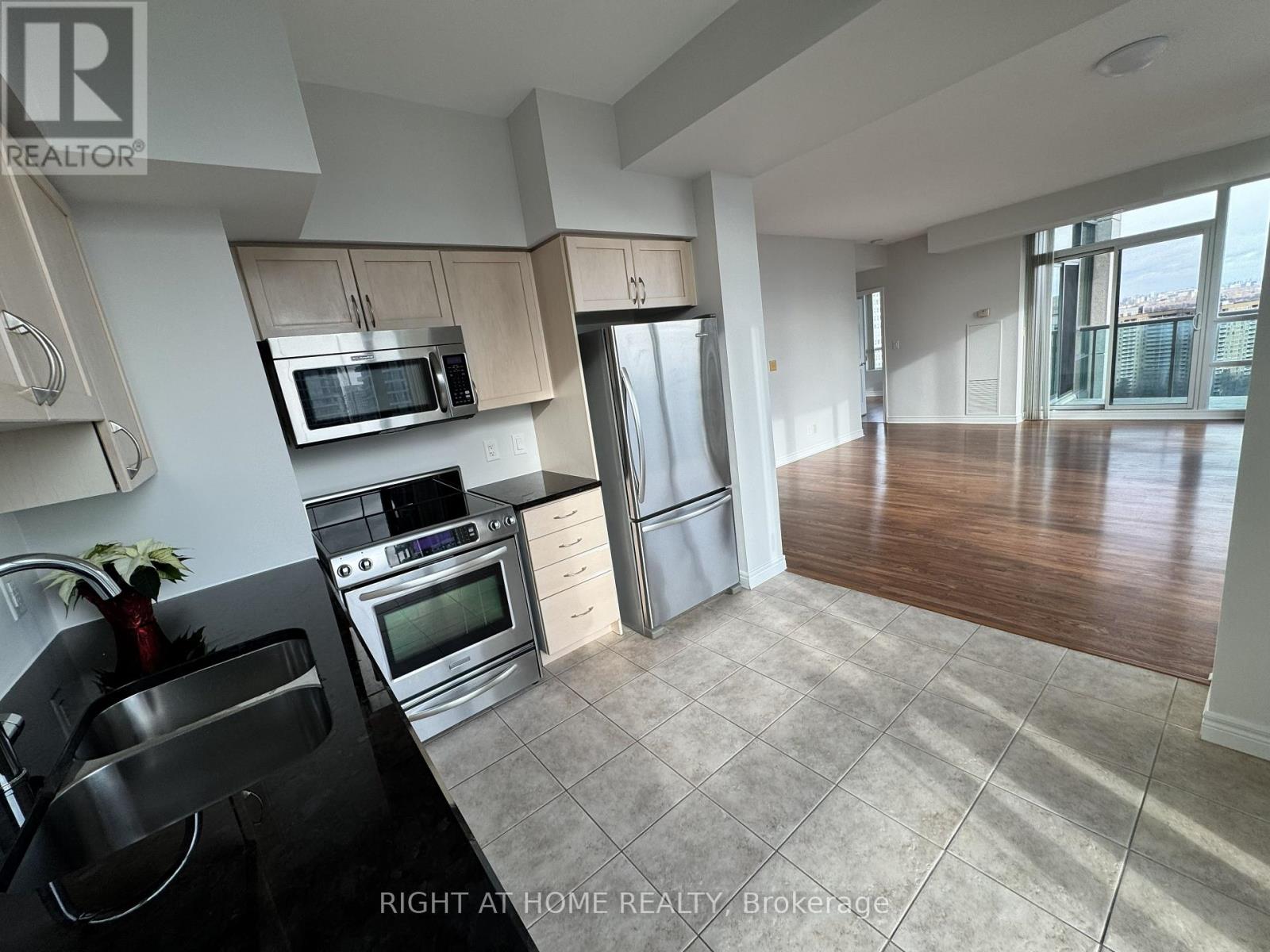 2603 - 208 Enfield Place, Mississauga, Ontario  L5B 0G8 - Photo 13 - W12604340