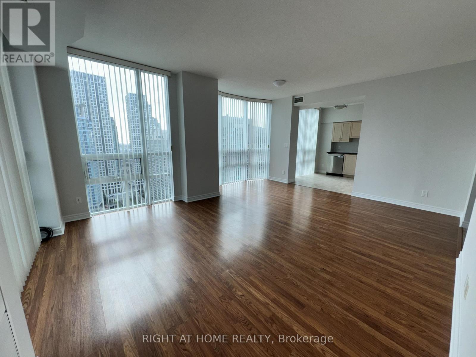 2603 - 208 Enfield Place, Mississauga, Ontario  L5B 0G8 - Photo 2 - W12604340