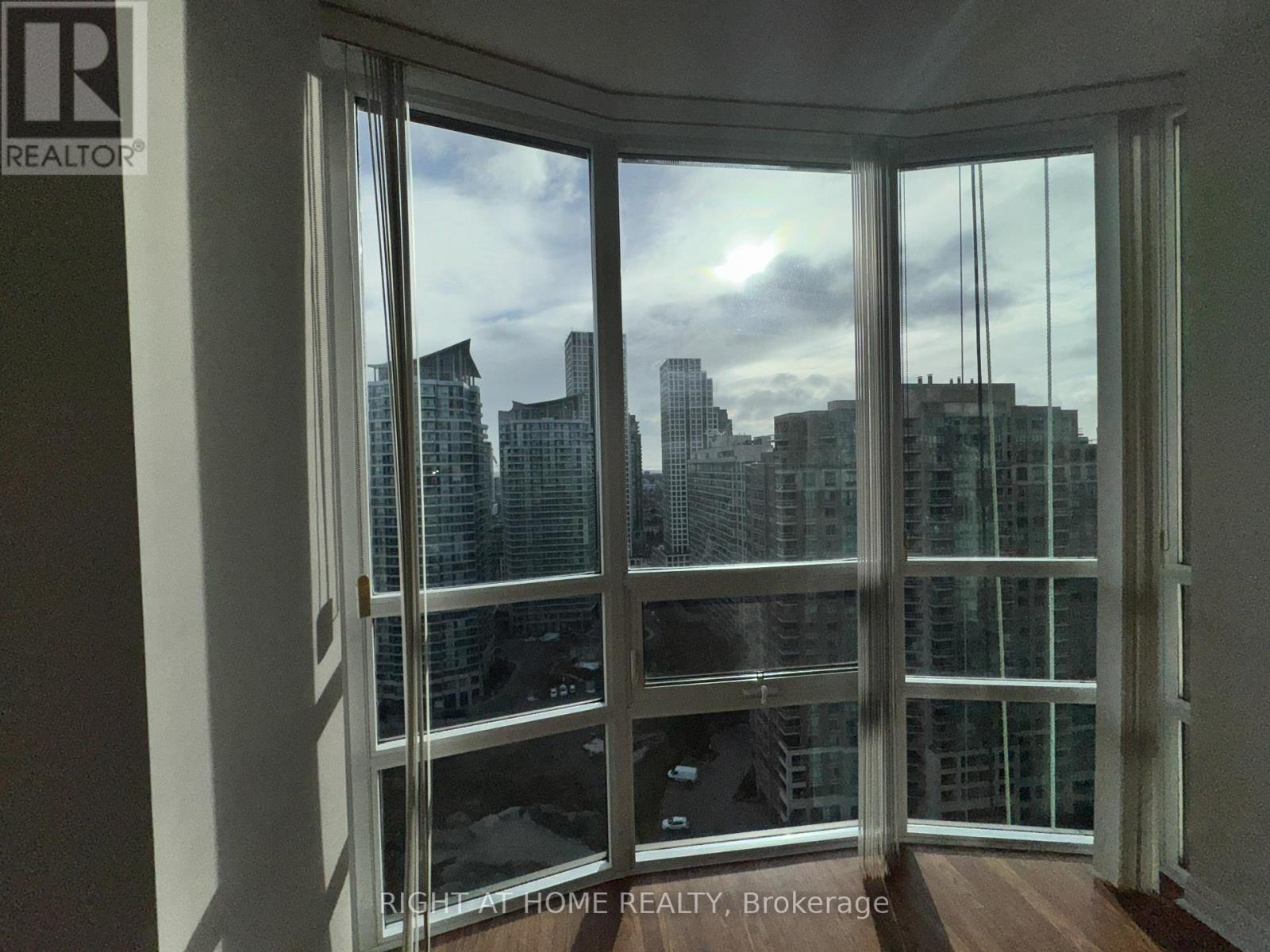 2603 - 208 Enfield Place, Mississauga, Ontario  L5B 0G8 - Photo 4 - W12604340