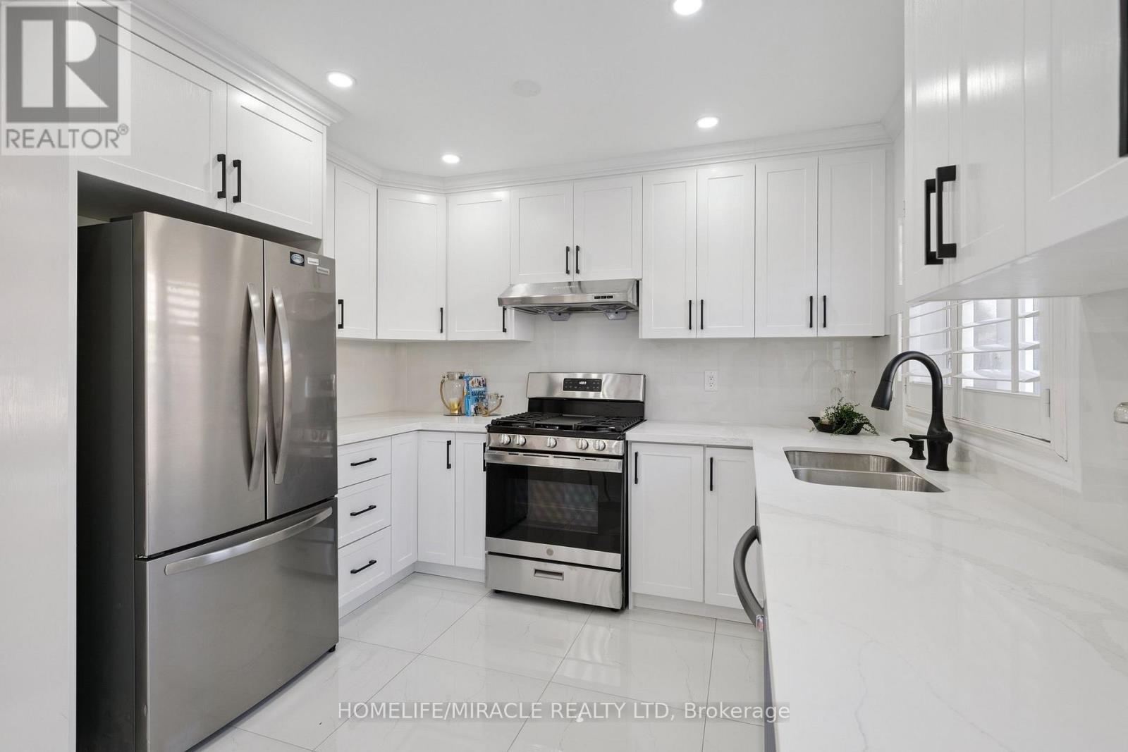 7562 Black Walnut Trail, Mississauga, Ontario  L5N 8A9 - Photo 11 - W12604346