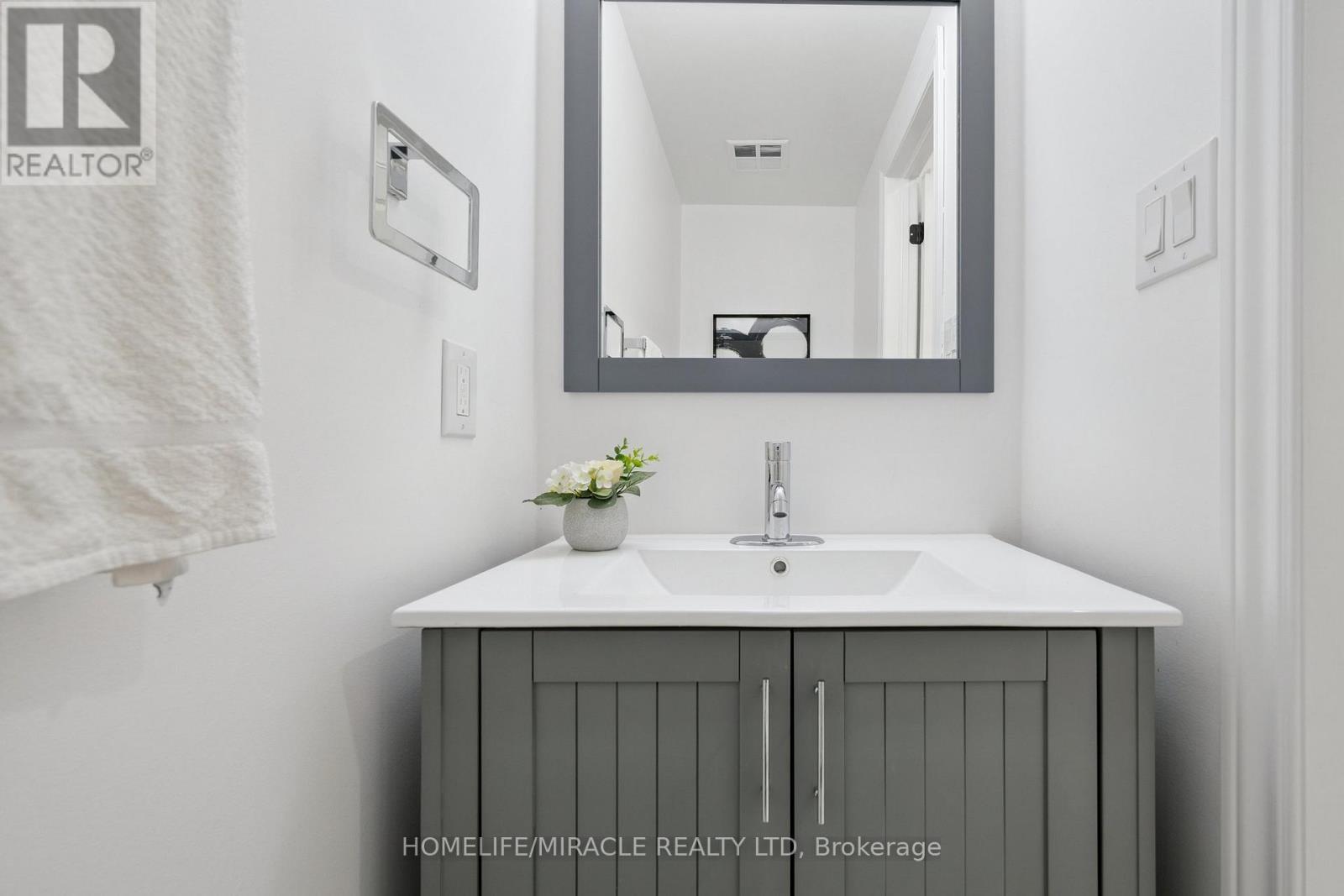 7562 Black Walnut Trail, Mississauga, Ontario  L5N 8A9 - Photo 13 - W12604346