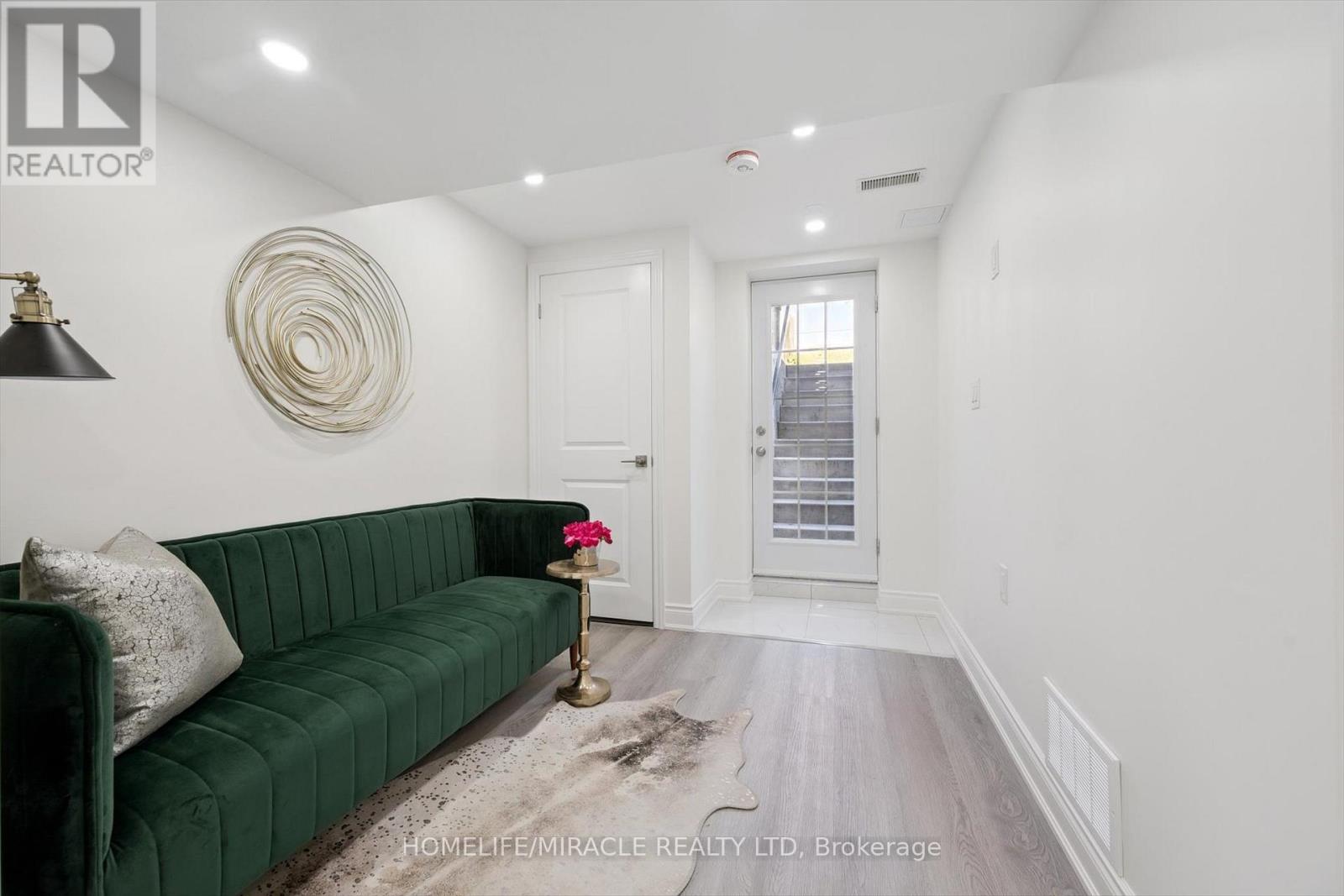 7562 Black Walnut Trail, Mississauga, Ontario  L5N 8A9 - Photo 24 - W12604346