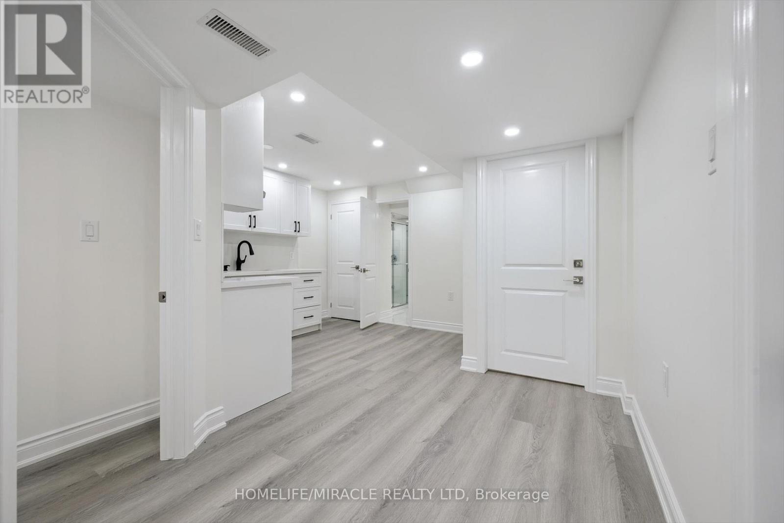 7562 Black Walnut Trail, Mississauga, Ontario  L5N 8A9 - Photo 26 - W12604346