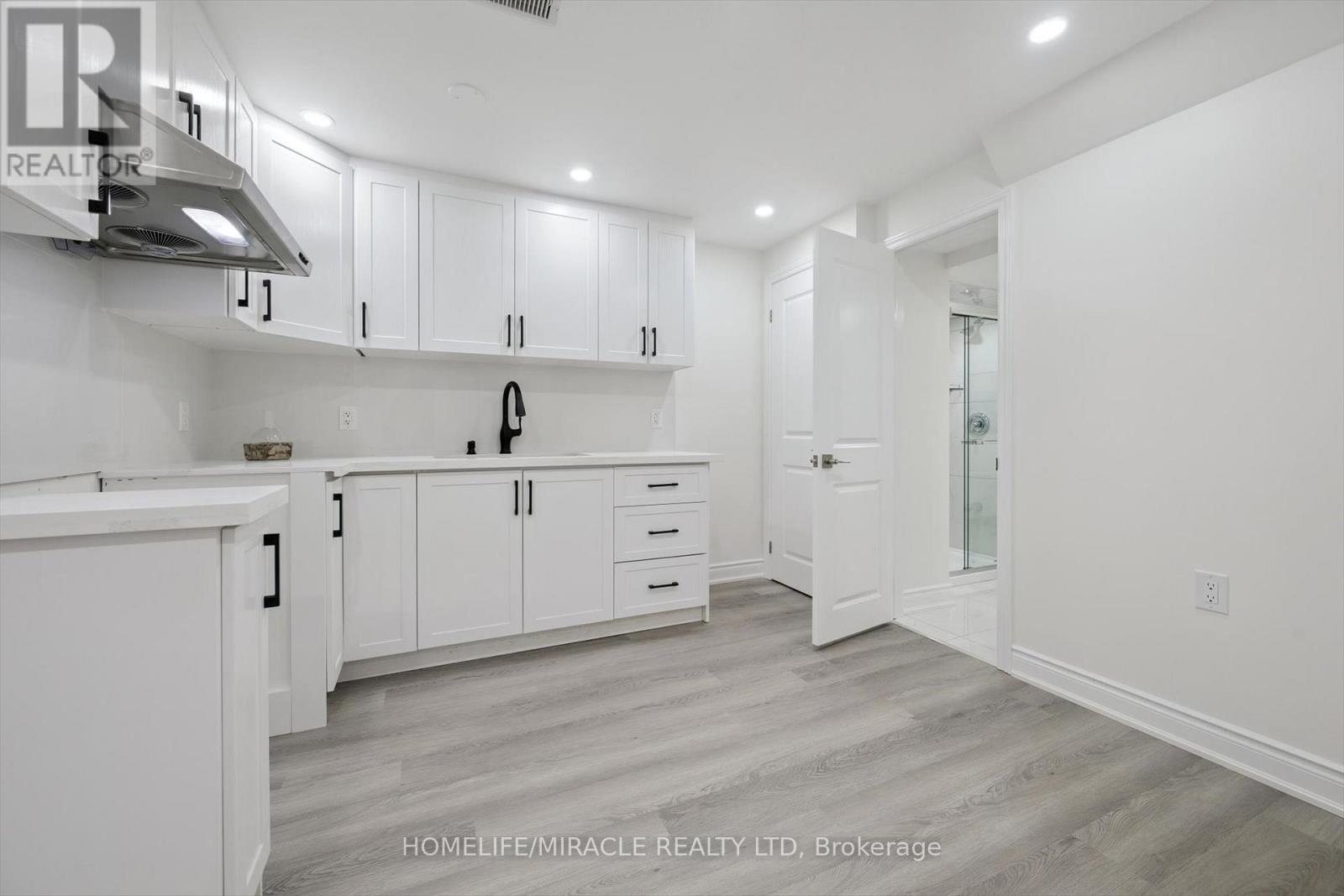 7562 Black Walnut Trail, Mississauga, Ontario  L5N 8A9 - Photo 27 - W12604346