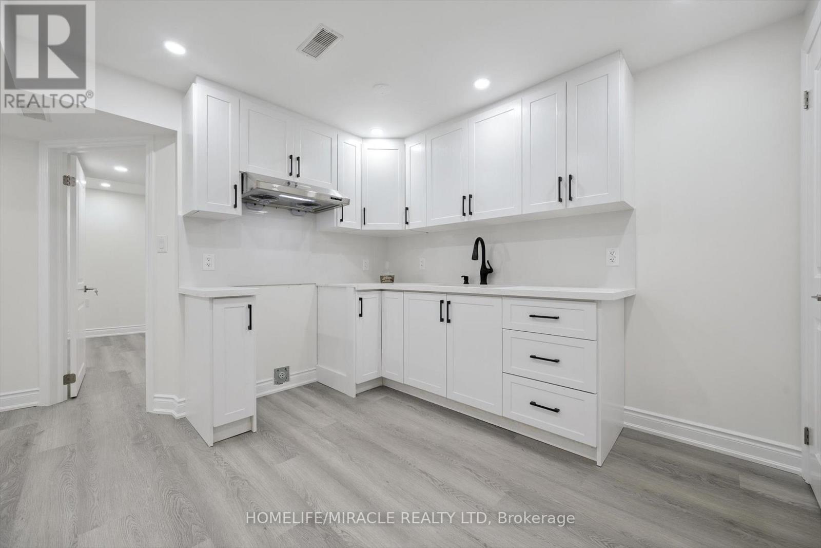 7562 Black Walnut Trail, Mississauga, Ontario  L5N 8A9 - Photo 28 - W12604346