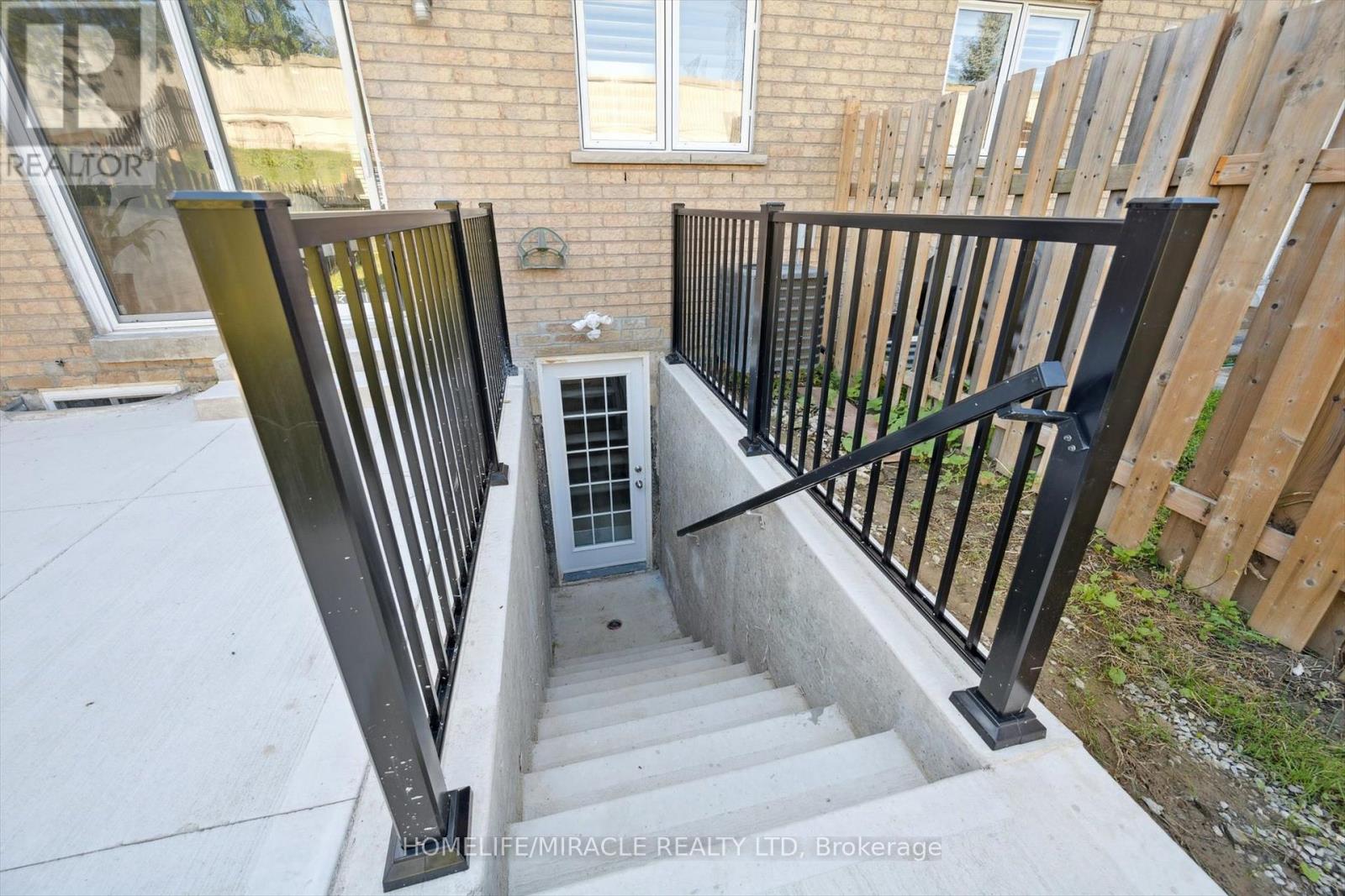 7562 Black Walnut Trail, Mississauga, Ontario  L5N 8A9 - Photo 38 - W12604346