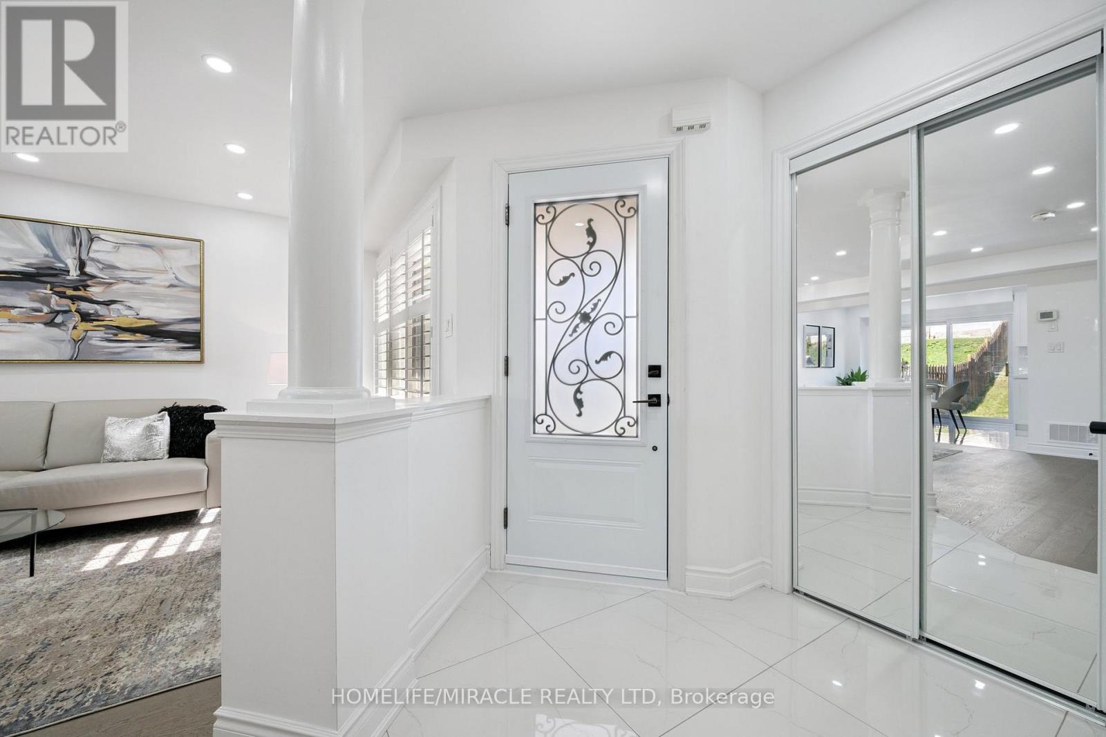 7562 Black Walnut Trail, Mississauga, Ontario  L5N 8A9 - Photo 4 - W12604346