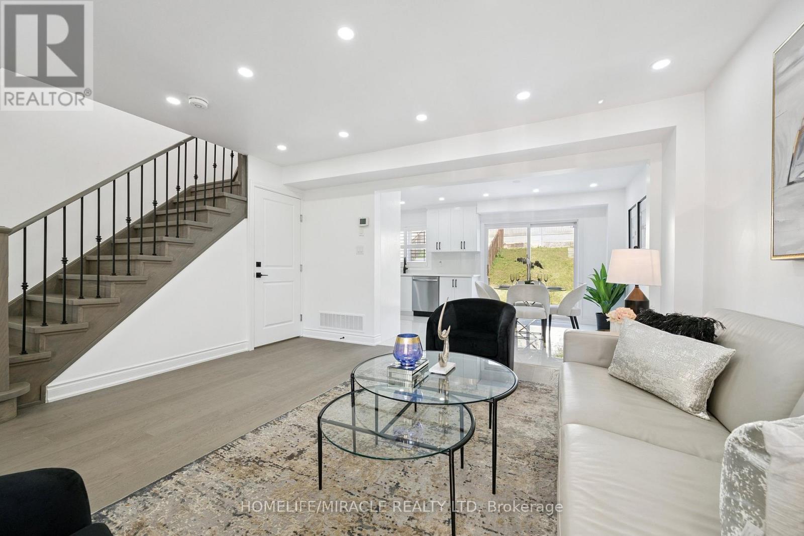 7562 Black Walnut Trail, Mississauga, Ontario  L5N 8A9 - Photo 7 - W12604346