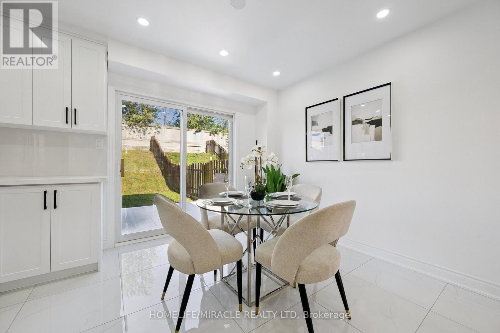 7562 Black Walnut Trail, Mississauga, Ontario  L5N 8A9 - Photo 8 - W12604346