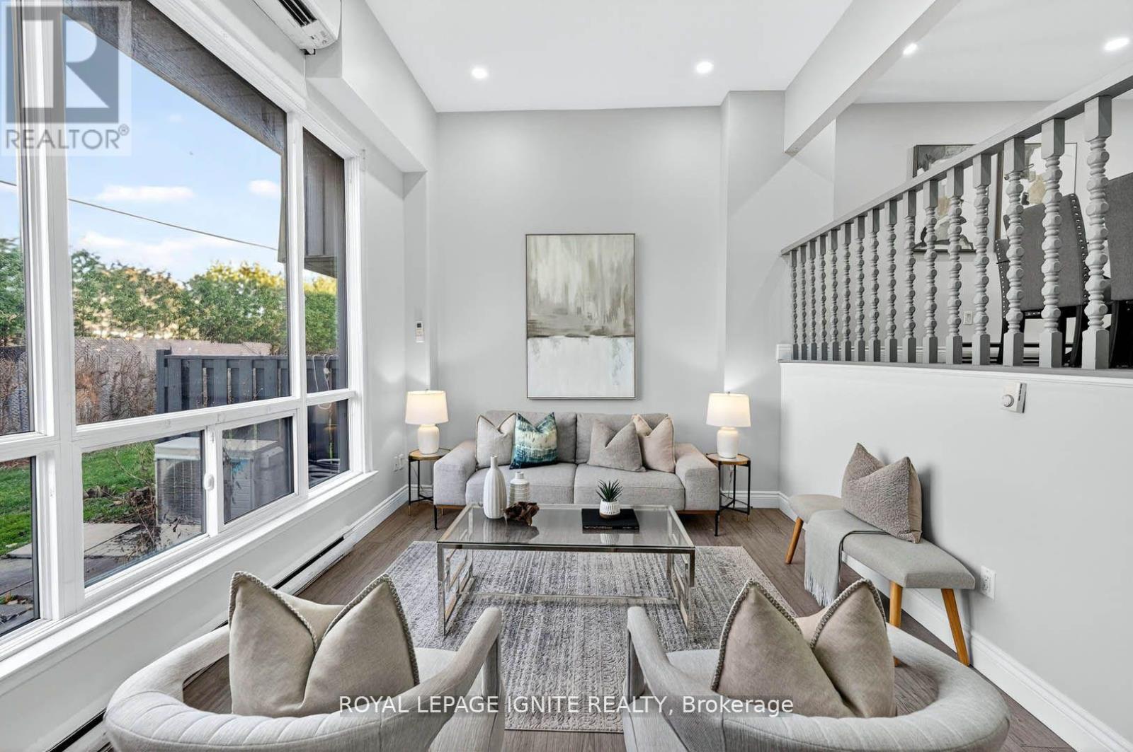 116 Darras Court, Brampton, Ontario L6T 1W7 - Photo 5 - W12604350