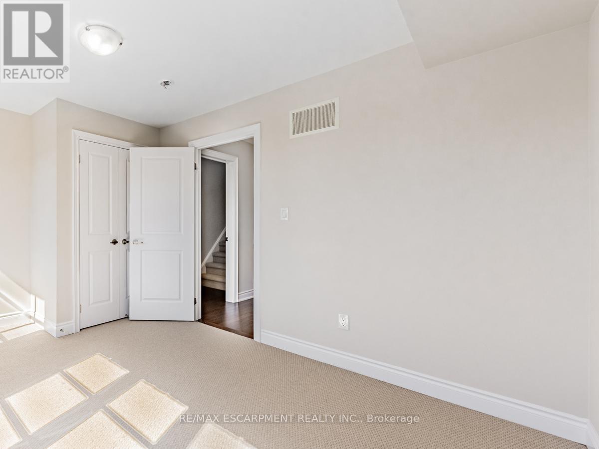 2163 Lillykin Street, Oakville, Ontario  L6H 7H2 - Photo 27 - W12604352