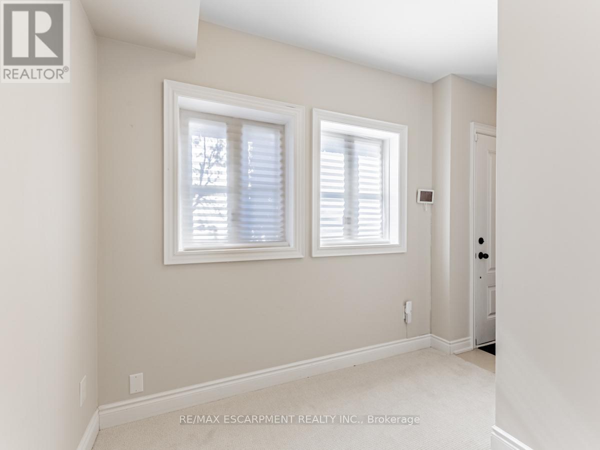 2163 Lillykin Street, Oakville, Ontario  L6H 7H2 - Photo 5 - W12604352