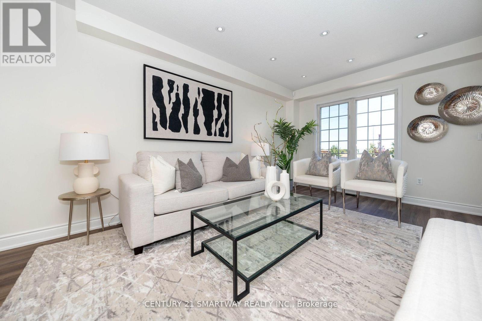 3424 Angel Pass Drive, Mississauga, Ontario  L5M 7N4 - Photo 5 - W12604358