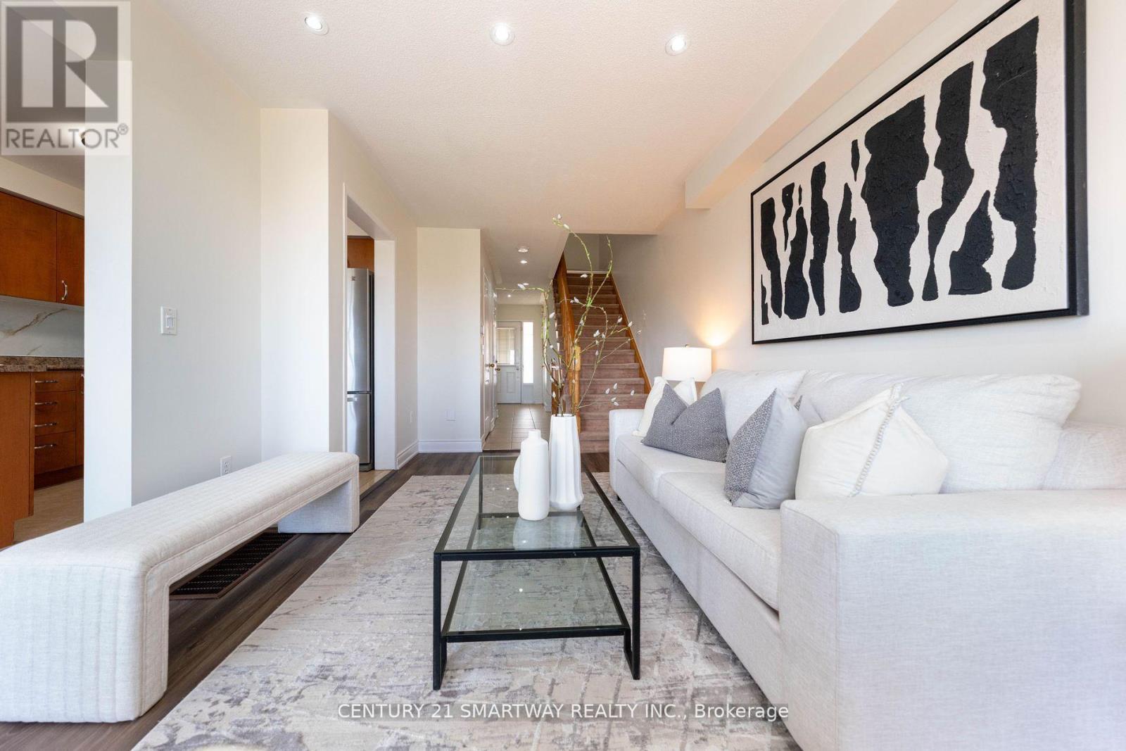 3424 Angel Pass Drive, Mississauga, Ontario  L5M 7N4 - Photo 7 - W12604358