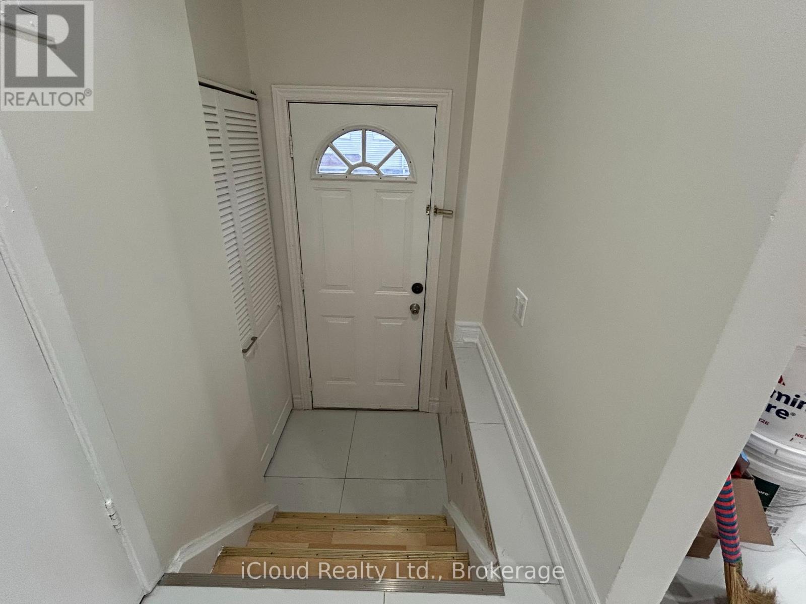 88 - 400 Mississauga Valley Boulevard, Mississauga, Ontario  L5A 3N6 - Photo 3 - W12604398