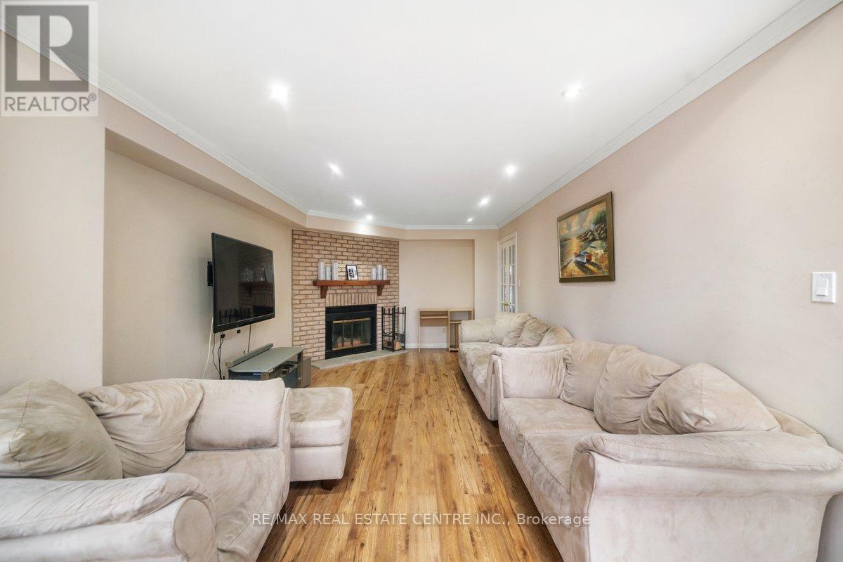 48 Howell Street N, Brampton, Ontario  L6Y 3H8 - Photo 10 - W12604410