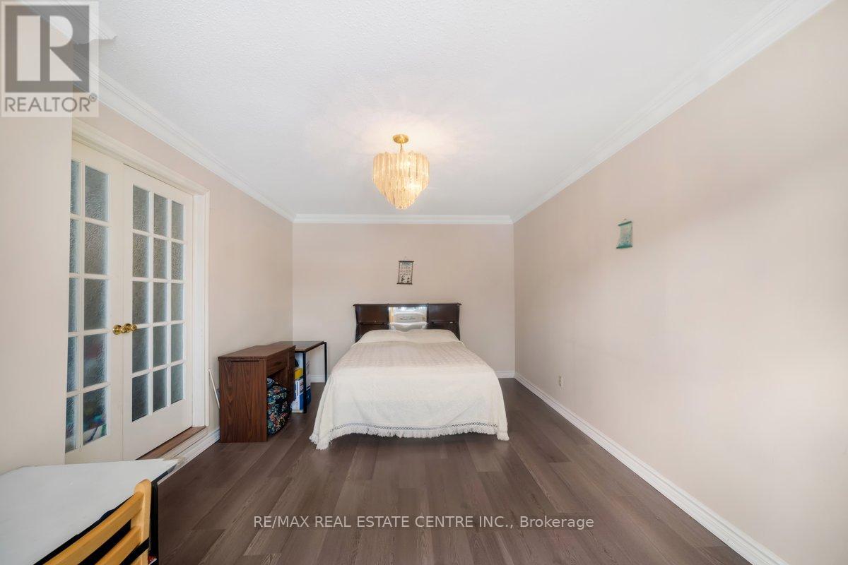 48 Howell Street N, Brampton, Ontario  L6Y 3H8 - Photo 12 - W12604410