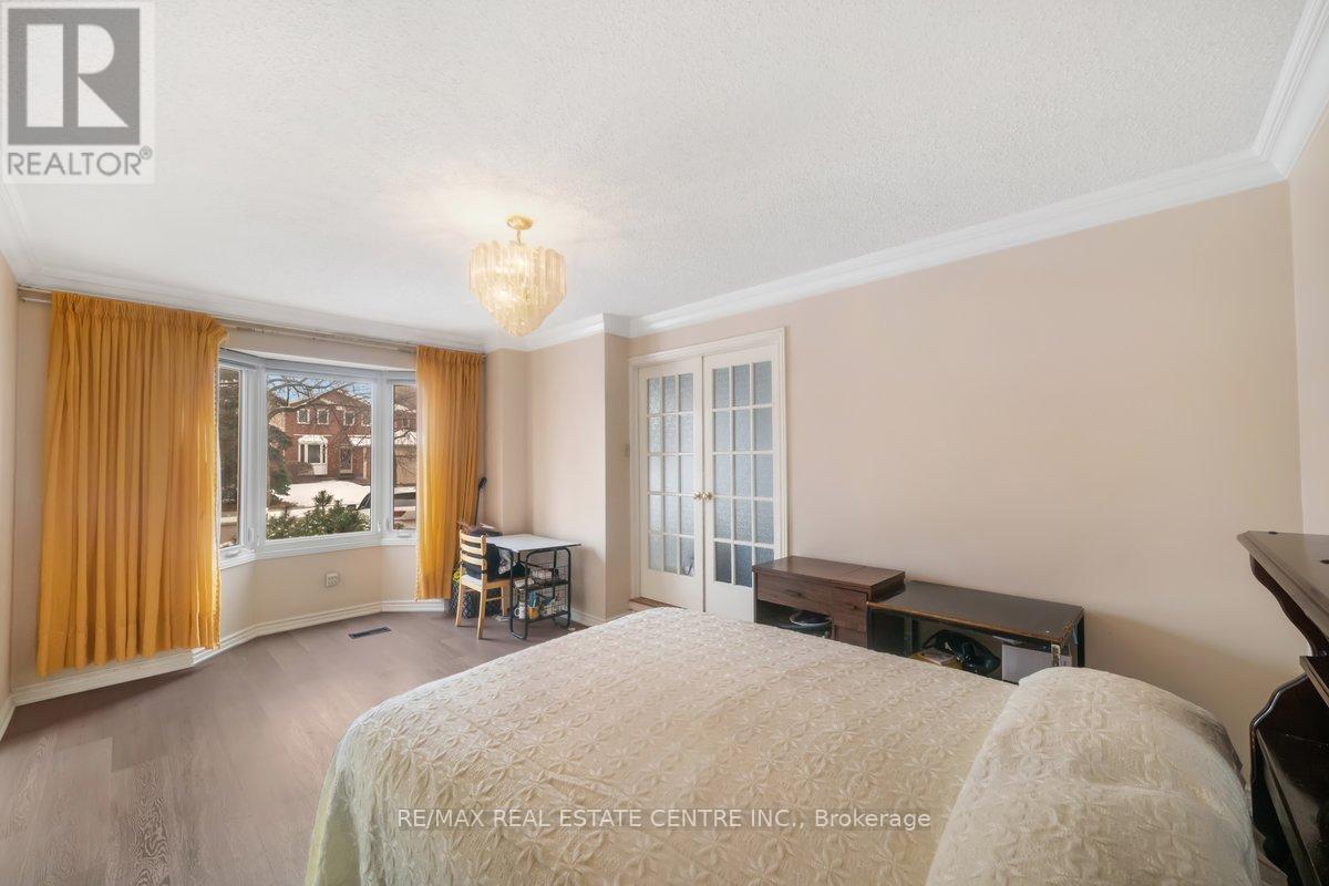 48 Howell Street N, Brampton, Ontario  L6Y 3H8 - Photo 14 - W12604410