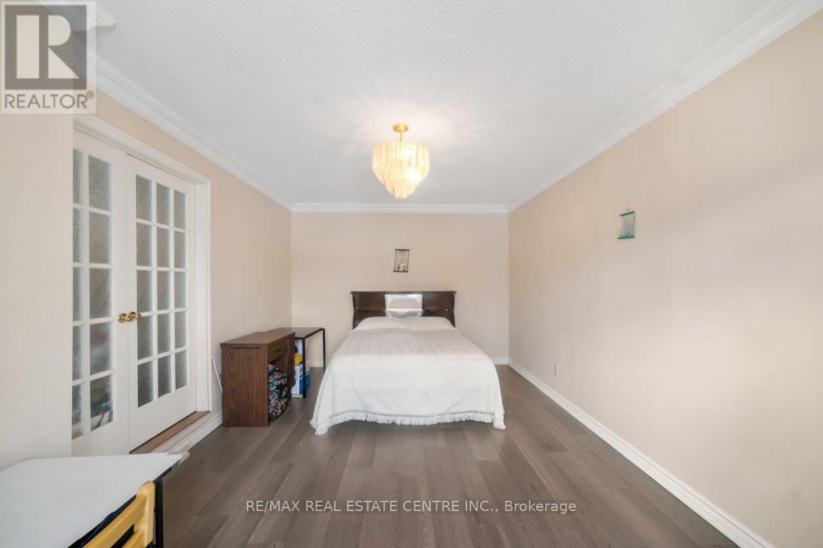 48 Howell Street N, Brampton, Ontario  L6Y 3H8 - Photo 16 - W12604410