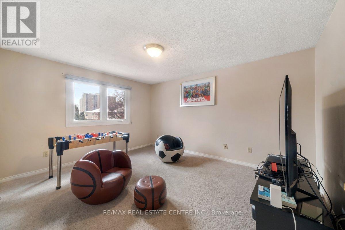 48 Howell Street N, Brampton (Brampton South), Ontario  L6Y 3H8 - Photo 21 - W12604410