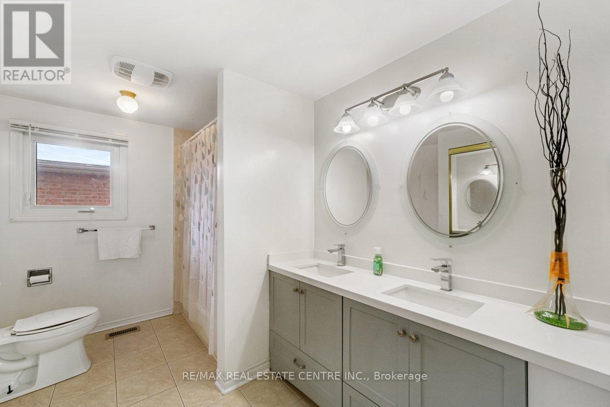 48 Howell Street N, Brampton (Brampton South), Ontario  L6Y 3H8 - Photo 23 - W12604410