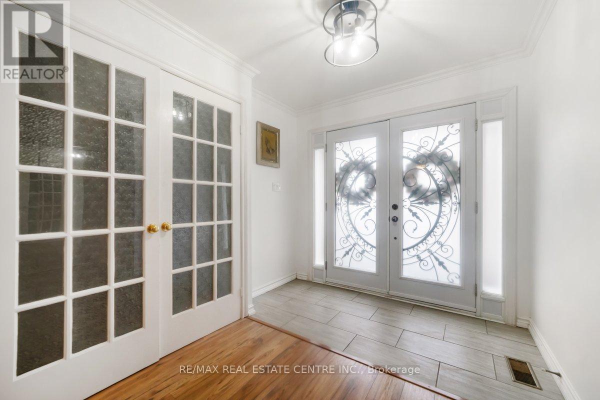 48 Howell Street N, Brampton, Ontario  L6Y 3H8 - Photo 3 - W12604410