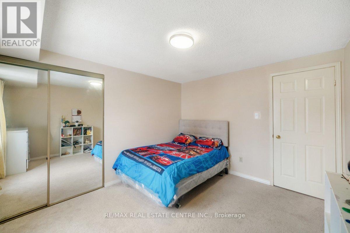 48 Howell Street N, Brampton (Brampton South), Ontario  L6Y 3H8 - Photo 31 - W12604410