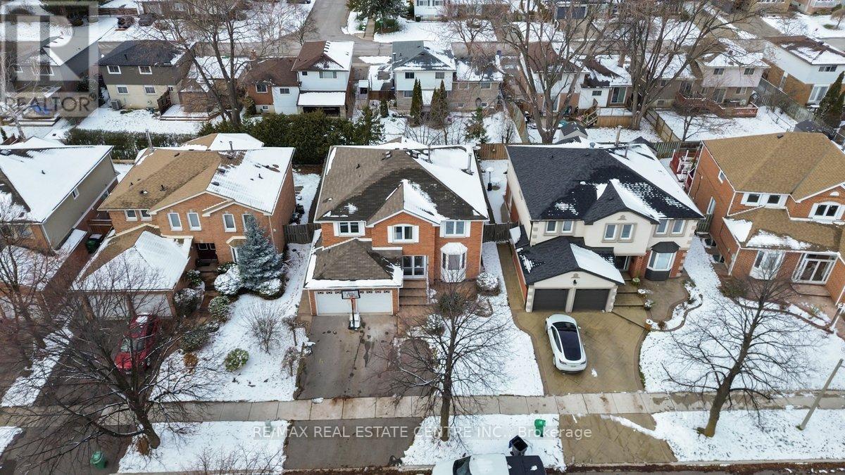 48 Howell Street N, Brampton (Brampton South), Ontario  L6Y 3H8 - Photo 47 - W12604410