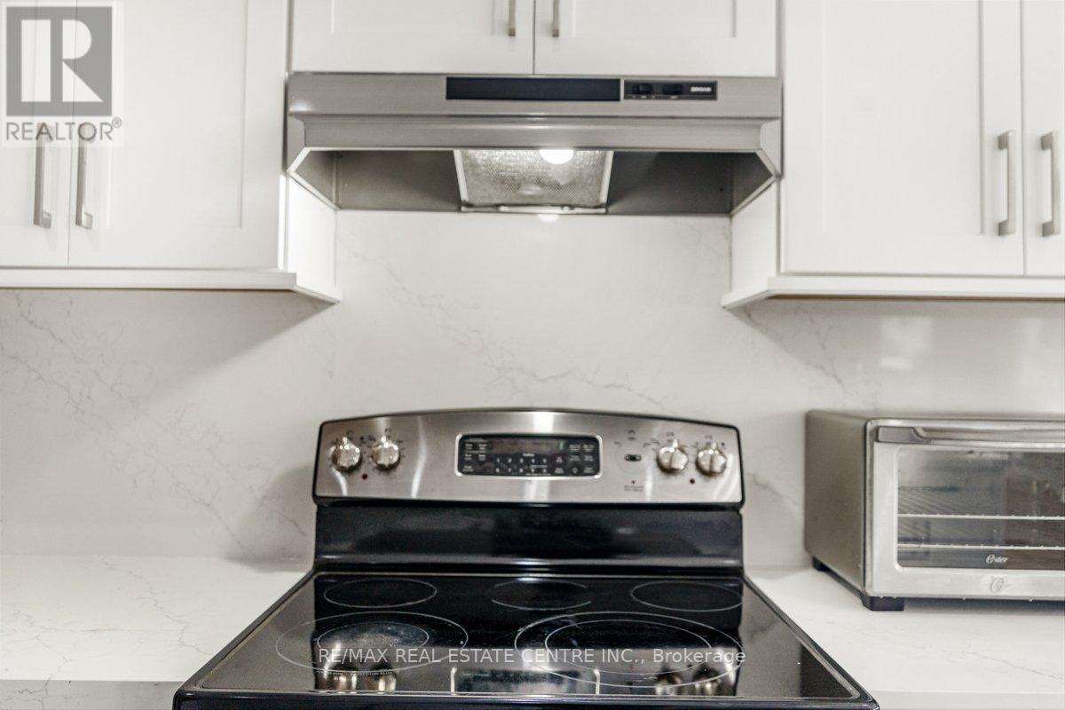 48 Howell Street N, Brampton, Ontario  L6Y 3H8 - Photo 6 - W12604410