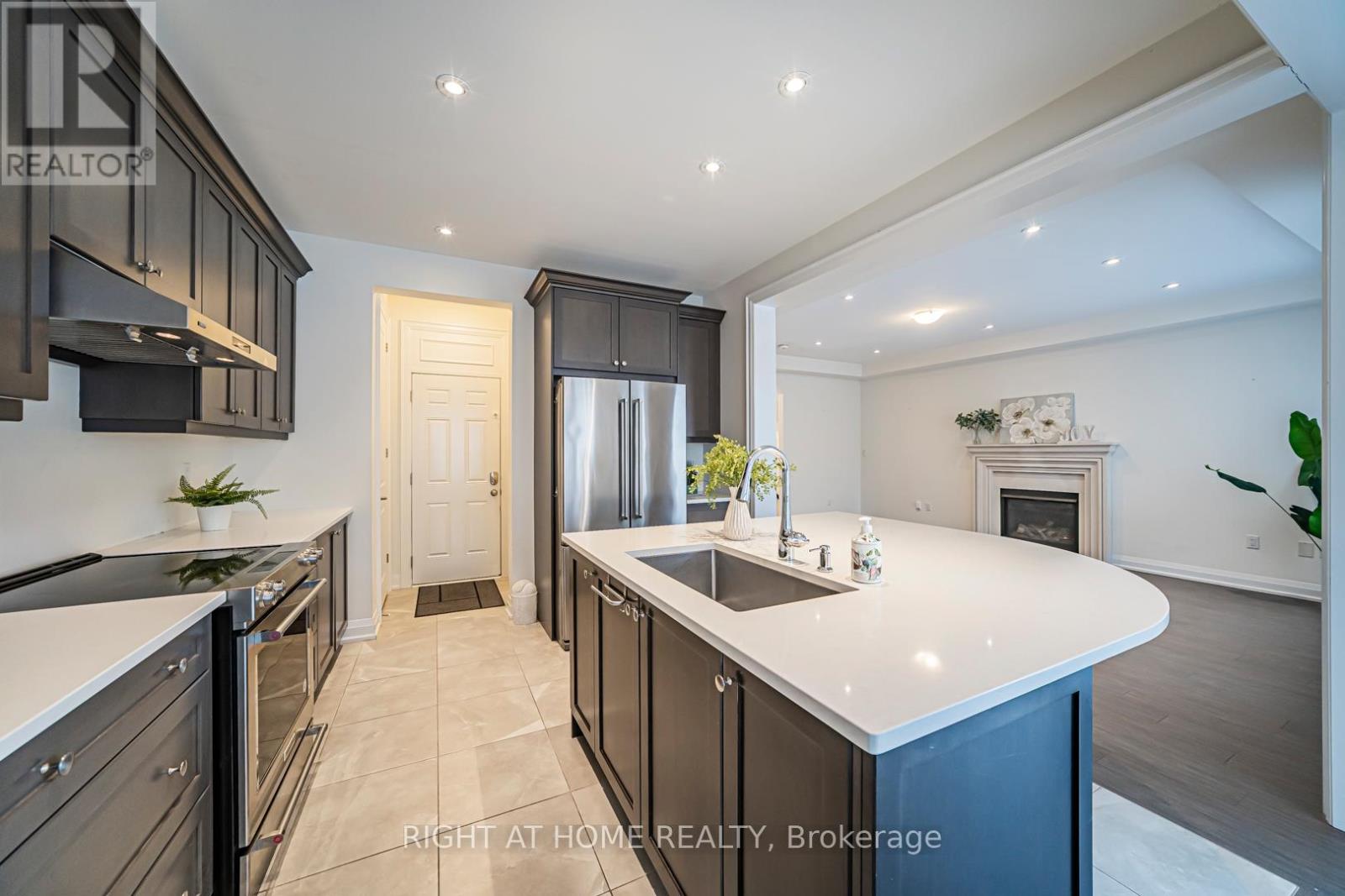 166 Fowley Drive, Oakville, Ontario  L6L 0M8 - Photo 14 - W12604482