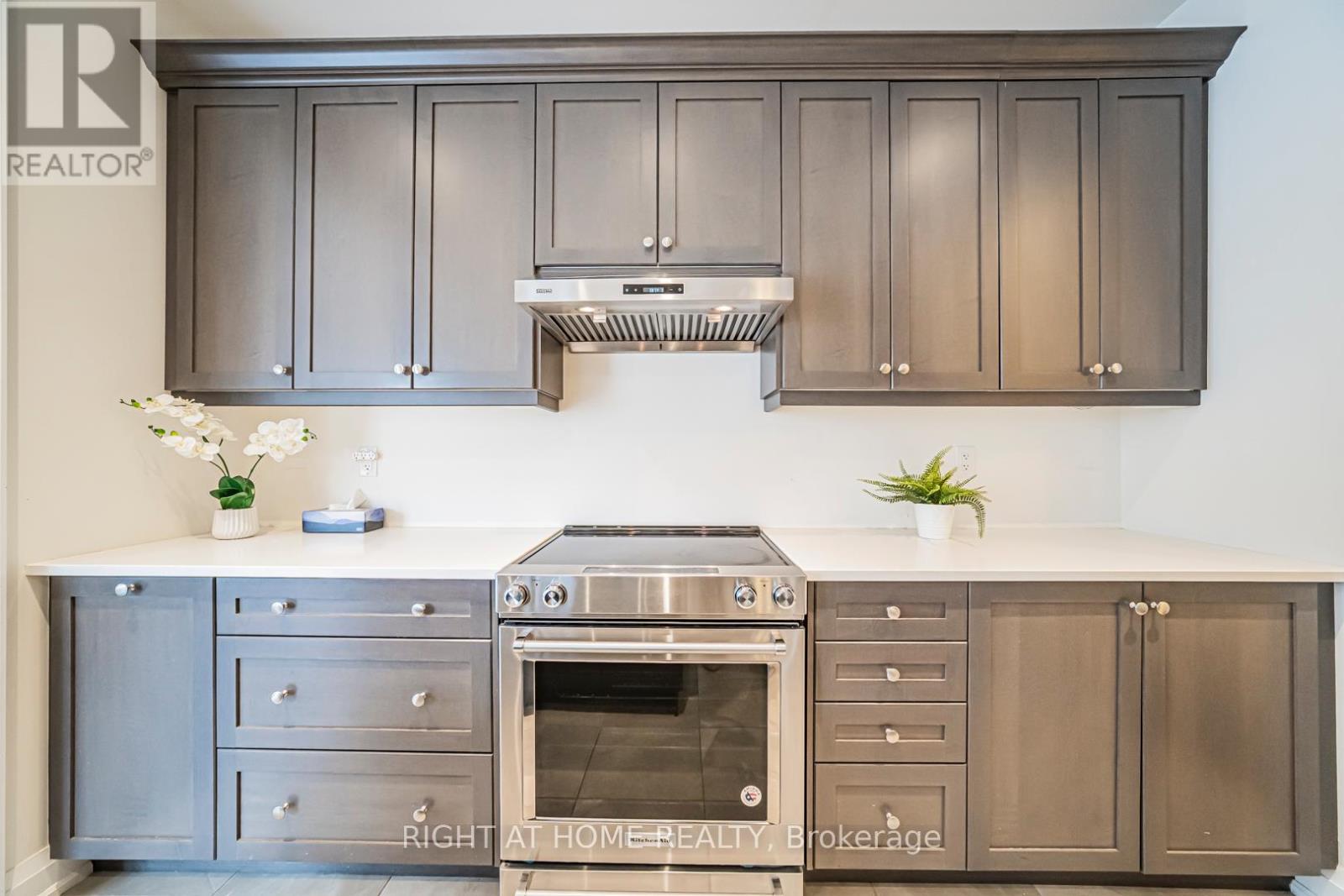 166 Fowley Drive, Oakville, Ontario  L6L 0M8 - Photo 15 - W12604482