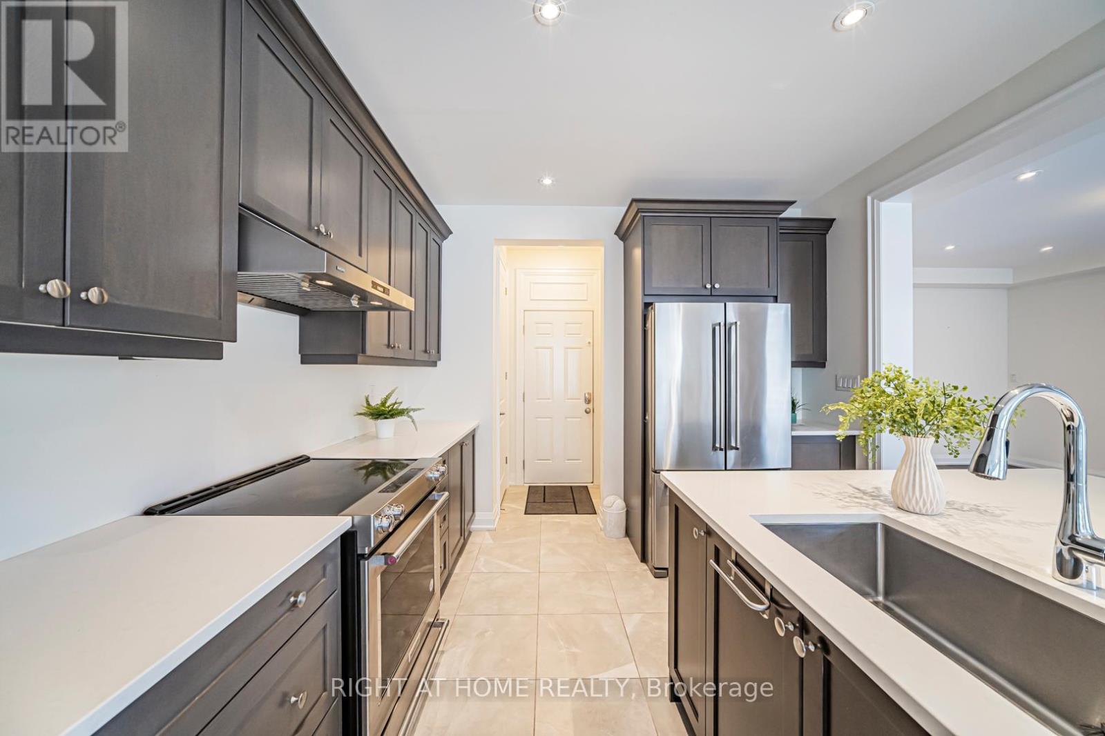 166 Fowley Drive, Oakville, Ontario  L6L 0M8 - Photo 16 - W12604482