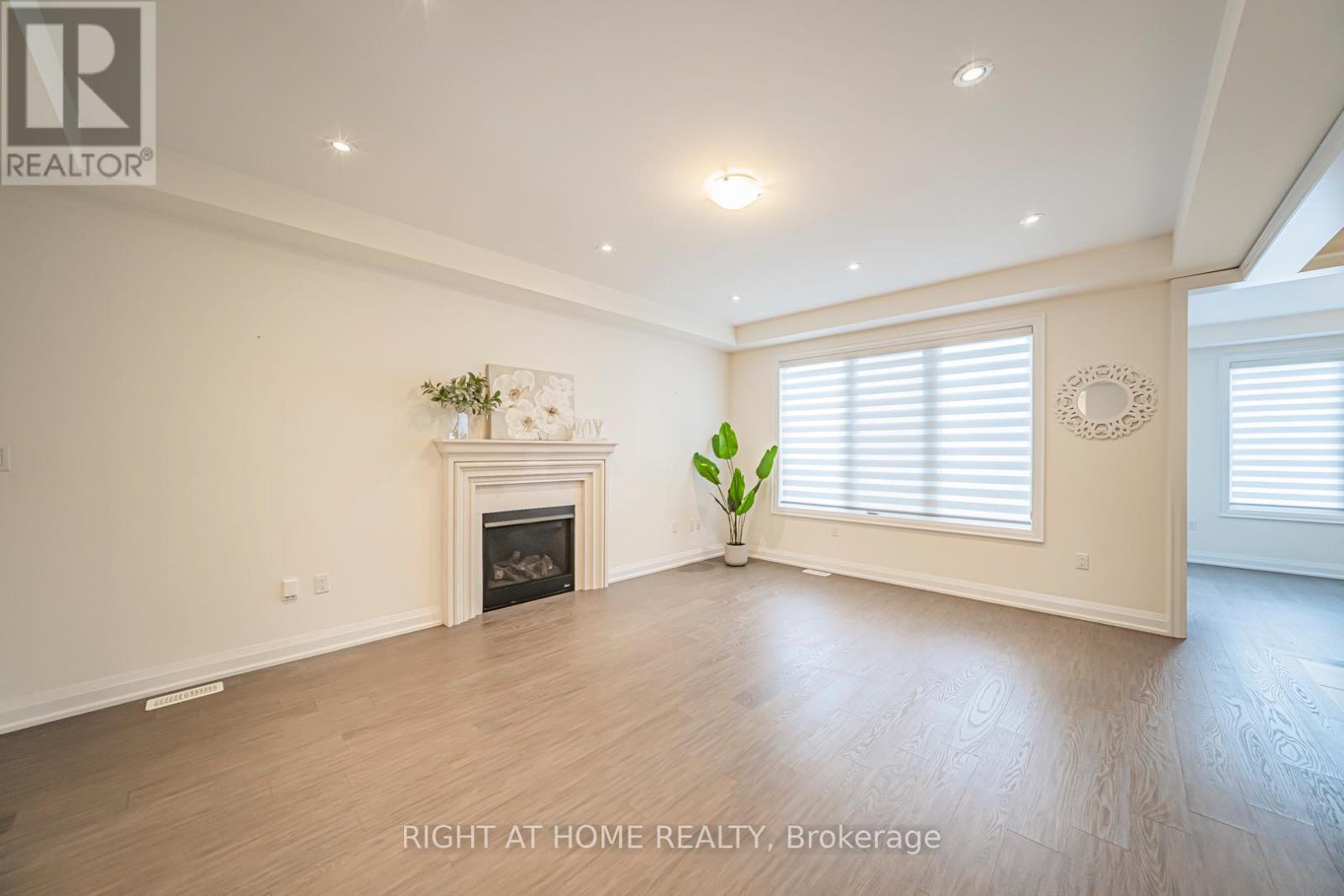 166 Fowley Drive, Oakville, Ontario  L6L 0M8 - Photo 3 - W12604482