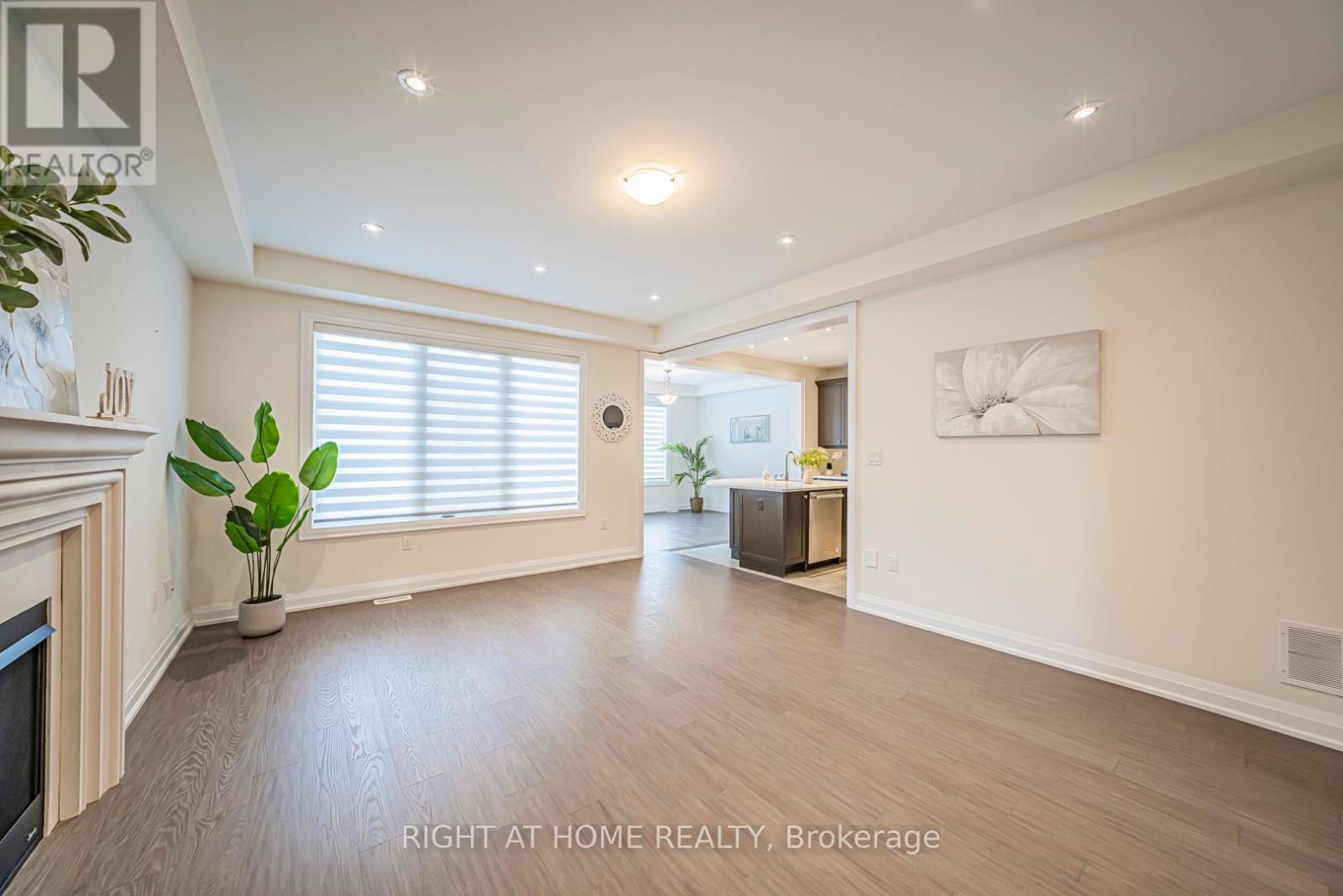 166 Fowley Drive, Oakville, Ontario  L6L 0M8 - Photo 4 - W12604482